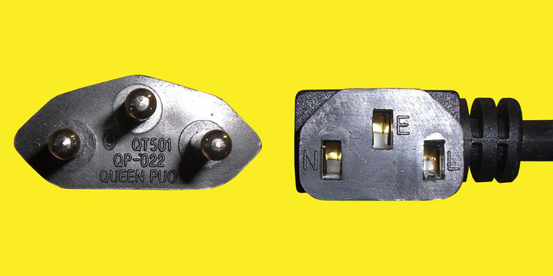Diggelmann Netzkabel – T12–IEC C13 (gewinkelt rechts, 90°), 1 m, 10 A, schwarz