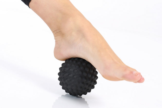 TOGU Massageball – hart – 9 cm – schwarz