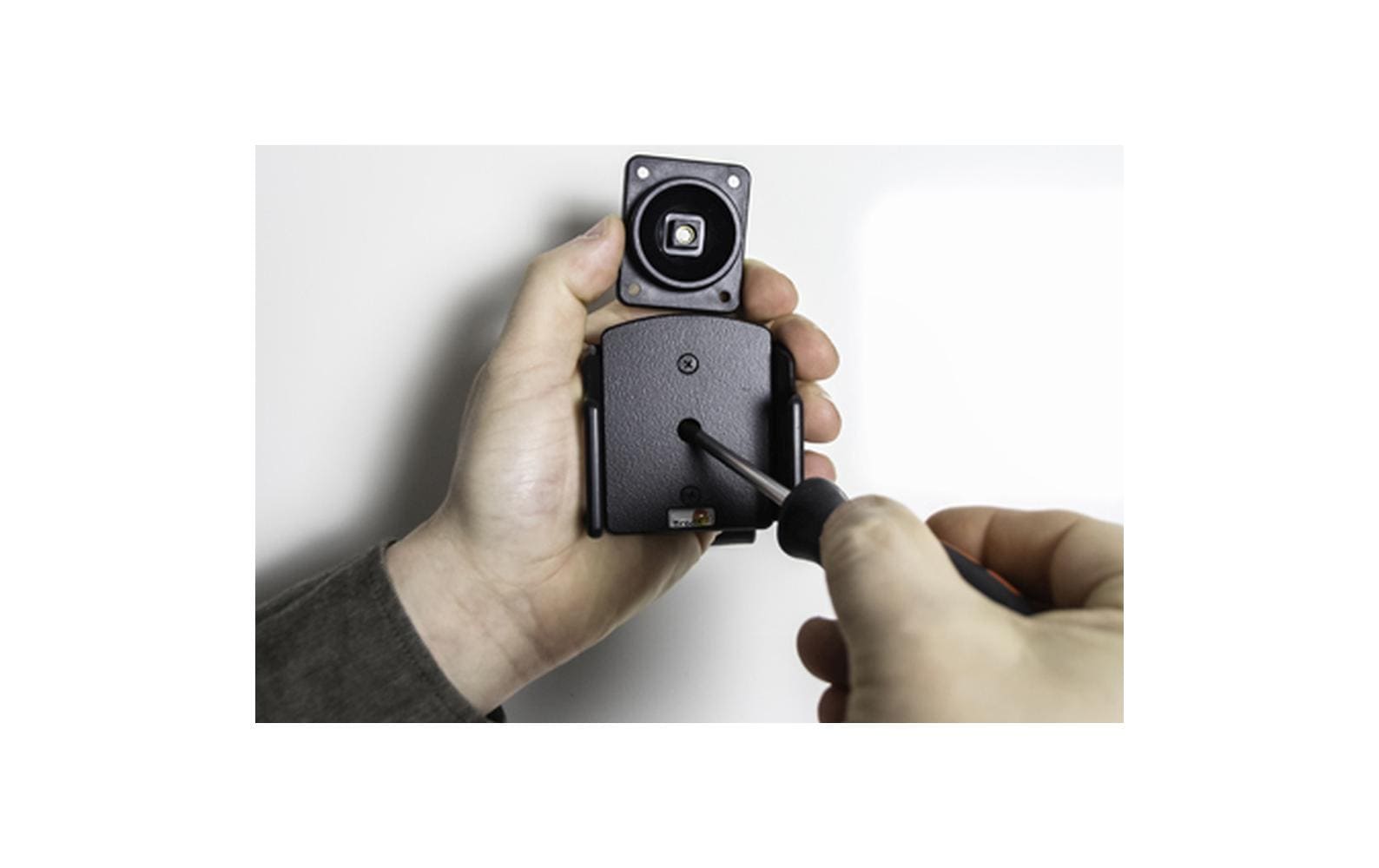 Brodit Auto-Halterung (passiv) – drehbar, neigbar, 62–77 mm Gerätebreite, Schwarz