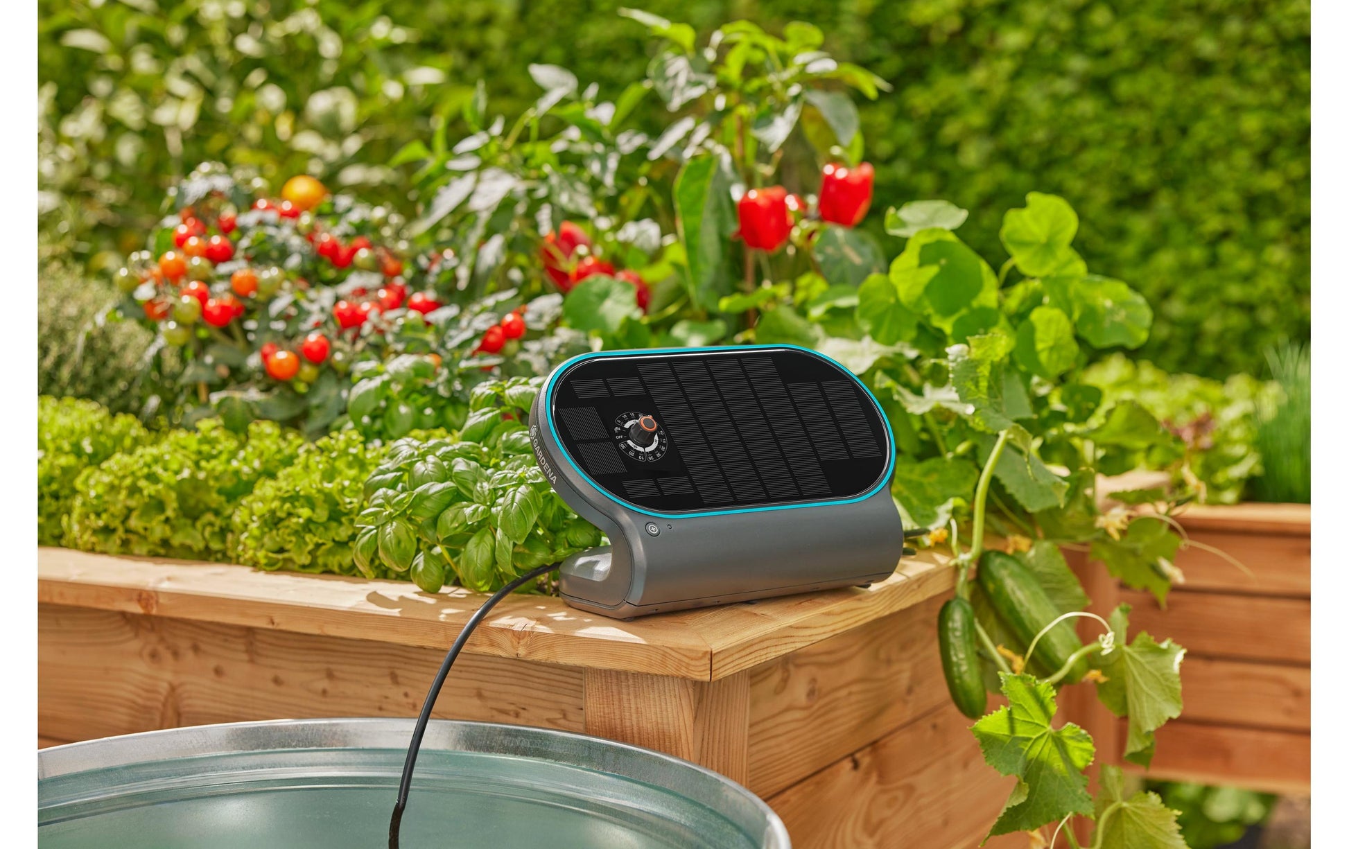 Gardena AquaBloom L Solar-Bewässerungs-Set 20 m Schlauch 4,6 mm – 30 Tropfer, 10 T-Stücke – mit Akku