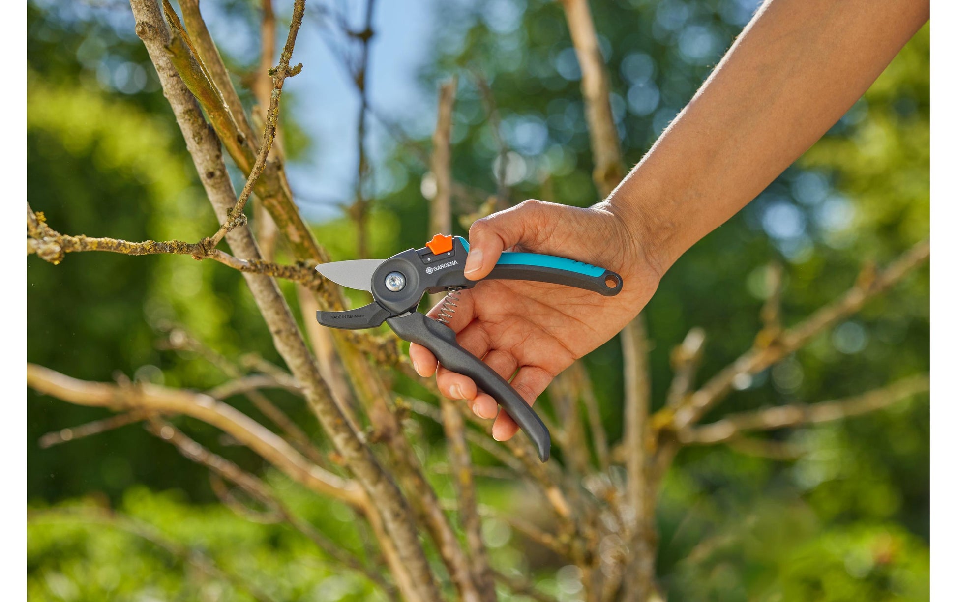 Gardena PremiumCut 12240-20 – Gartenschere 20 mm, Kunststoffgriff, Amboss, Sicherheitssperre, Schwarz/Blau