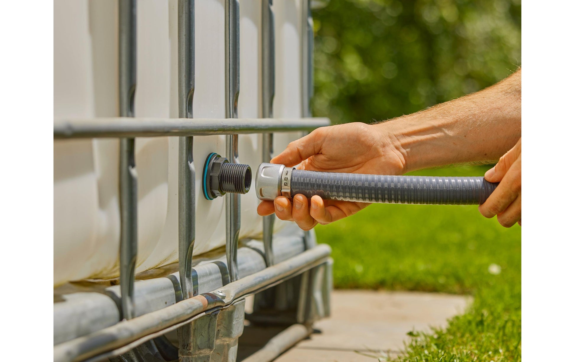 Gardena 9095-20 Tankverbinder Plug IN – Schlauch Ø 33,3 mm – für Wasserhahn G1/G3/4 – Kunststoff