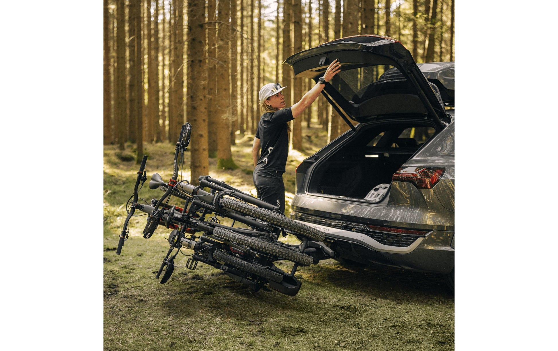 Thule Anhängerkupplungs-Fahrradträger EASYFOLD 3 – zusammenklappbar, für 3 Fahrräder, 60 kg – schwarz