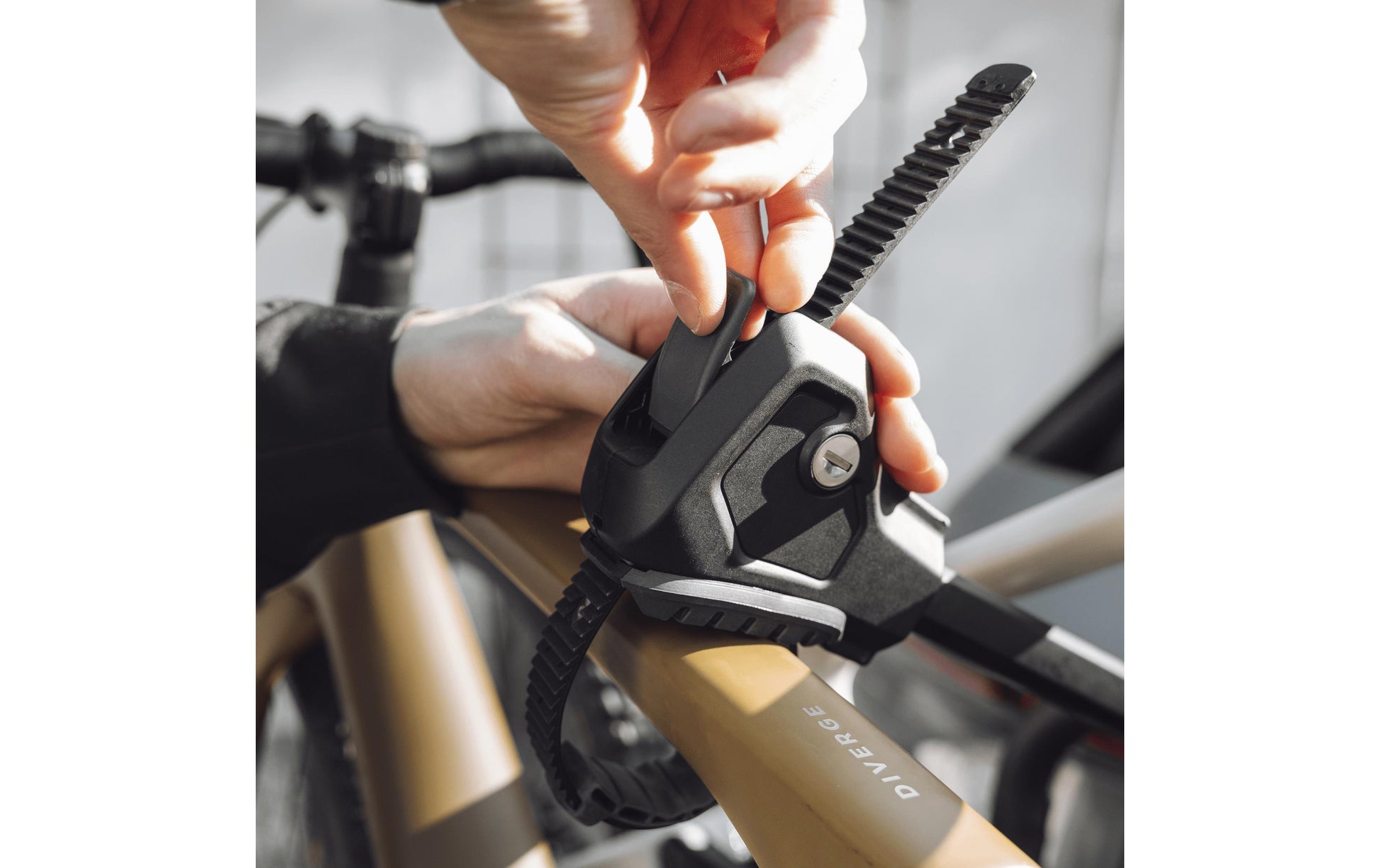 Thule Anhängerkupplungs-Fahrradträger EASYFOLD 3 – klappbar, 2 Fahrräder, max. 60 kg – für Anhängerkupplung