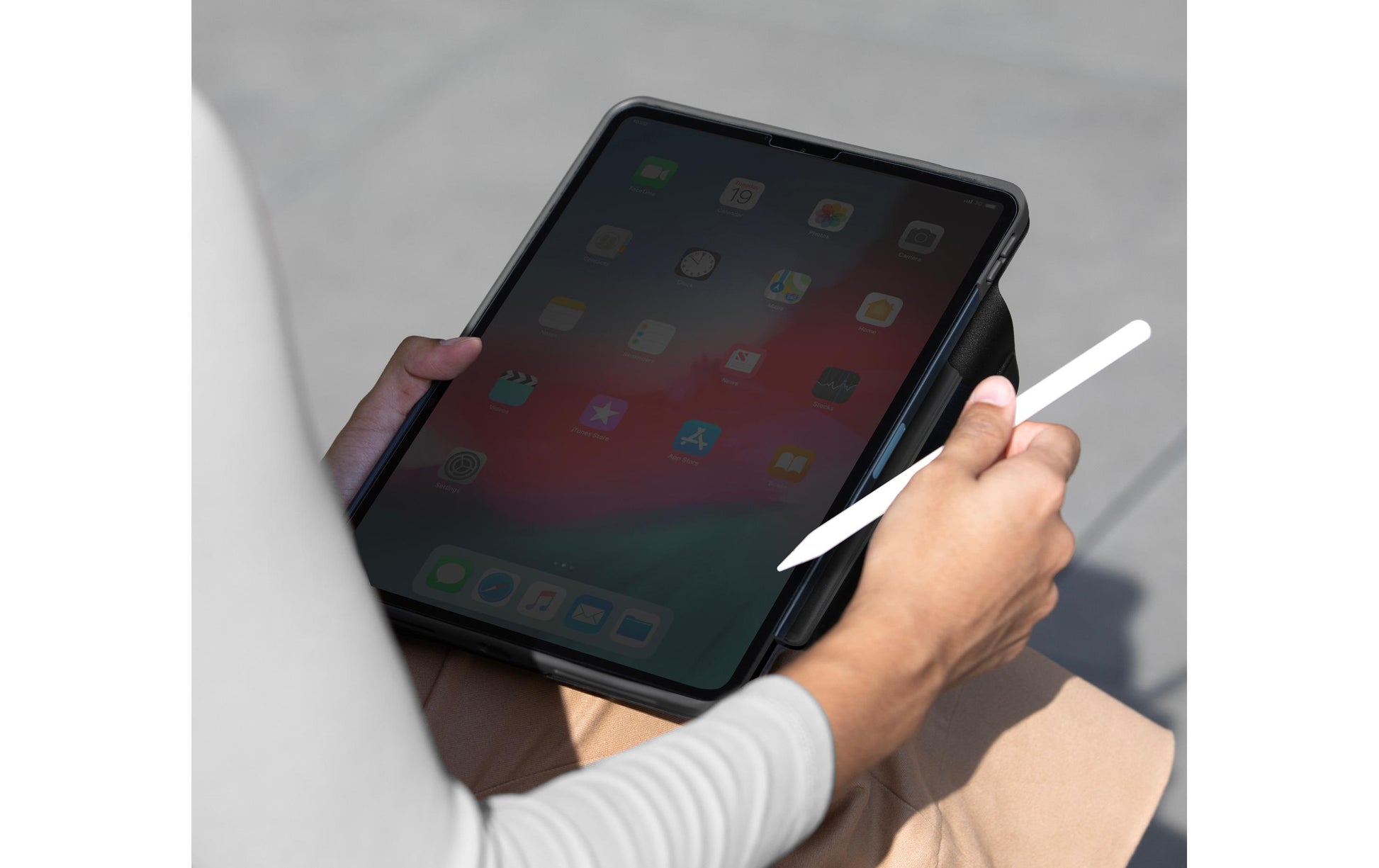 Uniq Tablet-Hülle für iPad Air 11" (6. Gen.), iPad Air 10,9" (4.–5. Gen.) – Schwarz