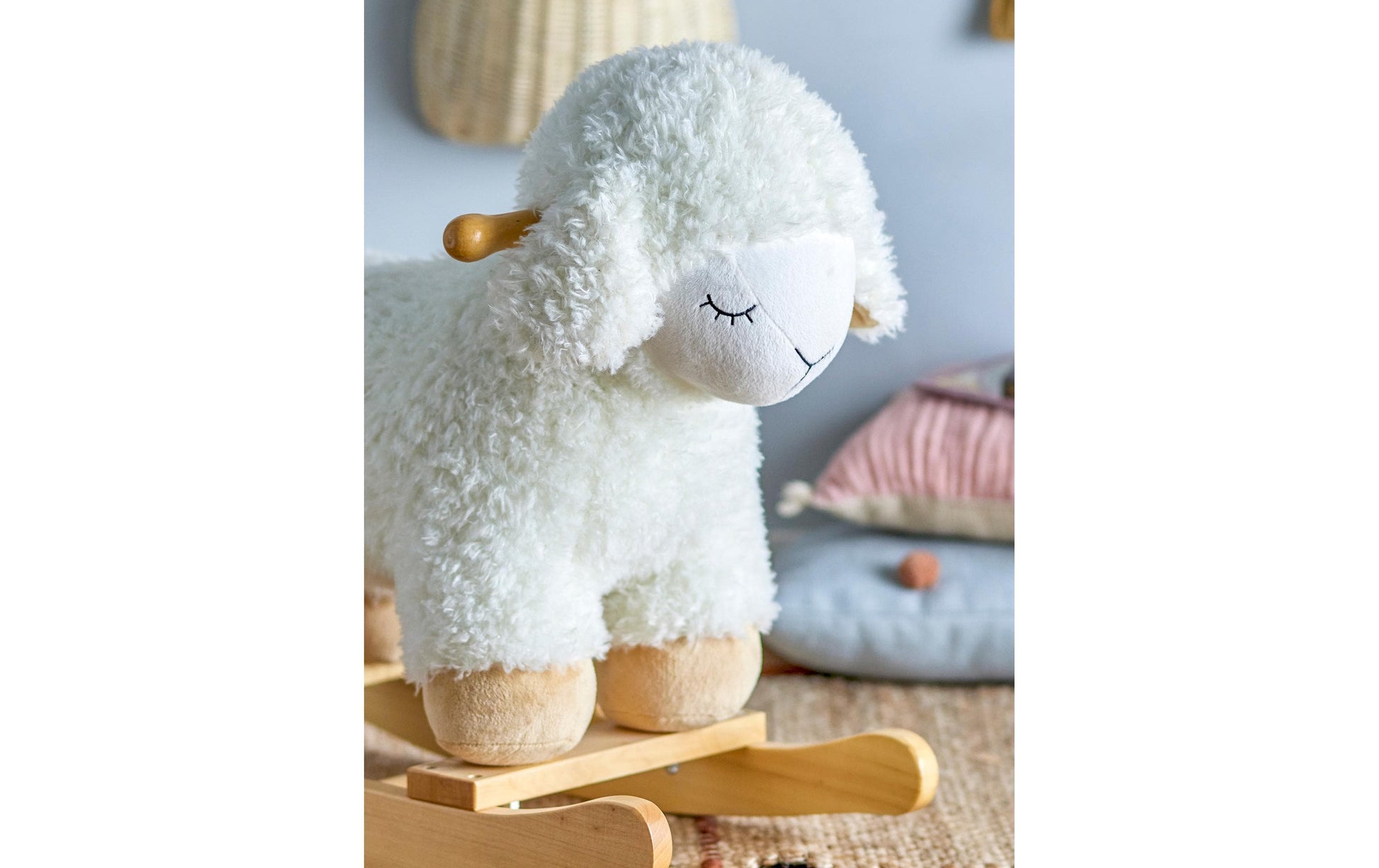 Bloomingville Plüschtier Schaukelschaf Laasrith – 48 cm – weiss/holzfarben – ab 1 Jahr