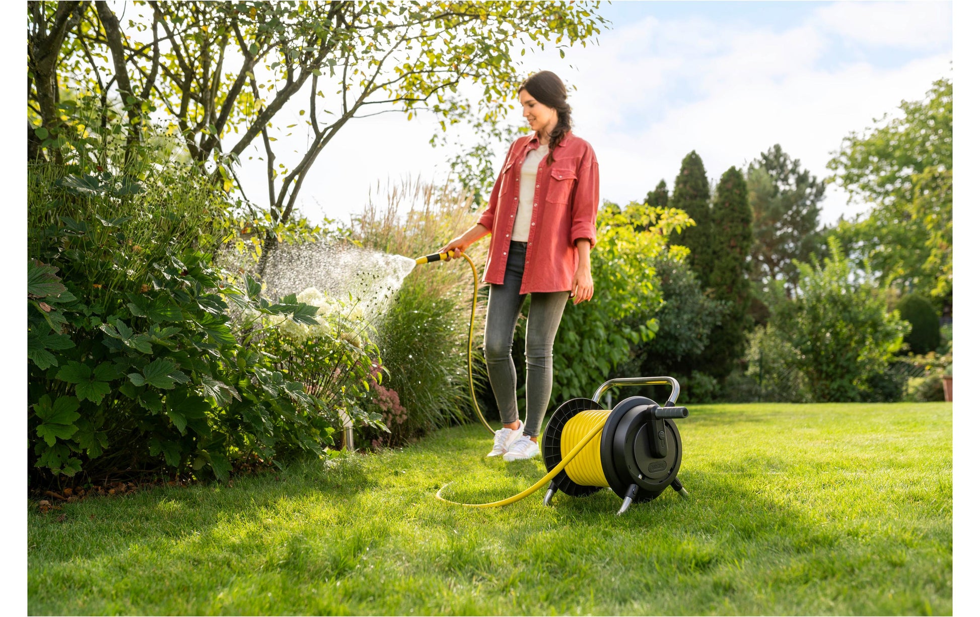 Kärcher HR 2.10 Schlauchträger 10 m – Set, inkl. Bewässerungszubehör, wandmontierbar, schwarz/gelb