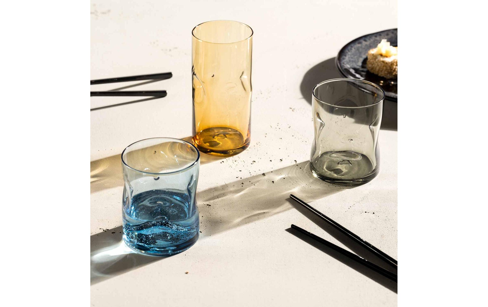 LEONARDO Trinkglas – 0,30 l, Kalk-Natron-Glas, Grau, spülmaschinenbeständig, 4 Stück
