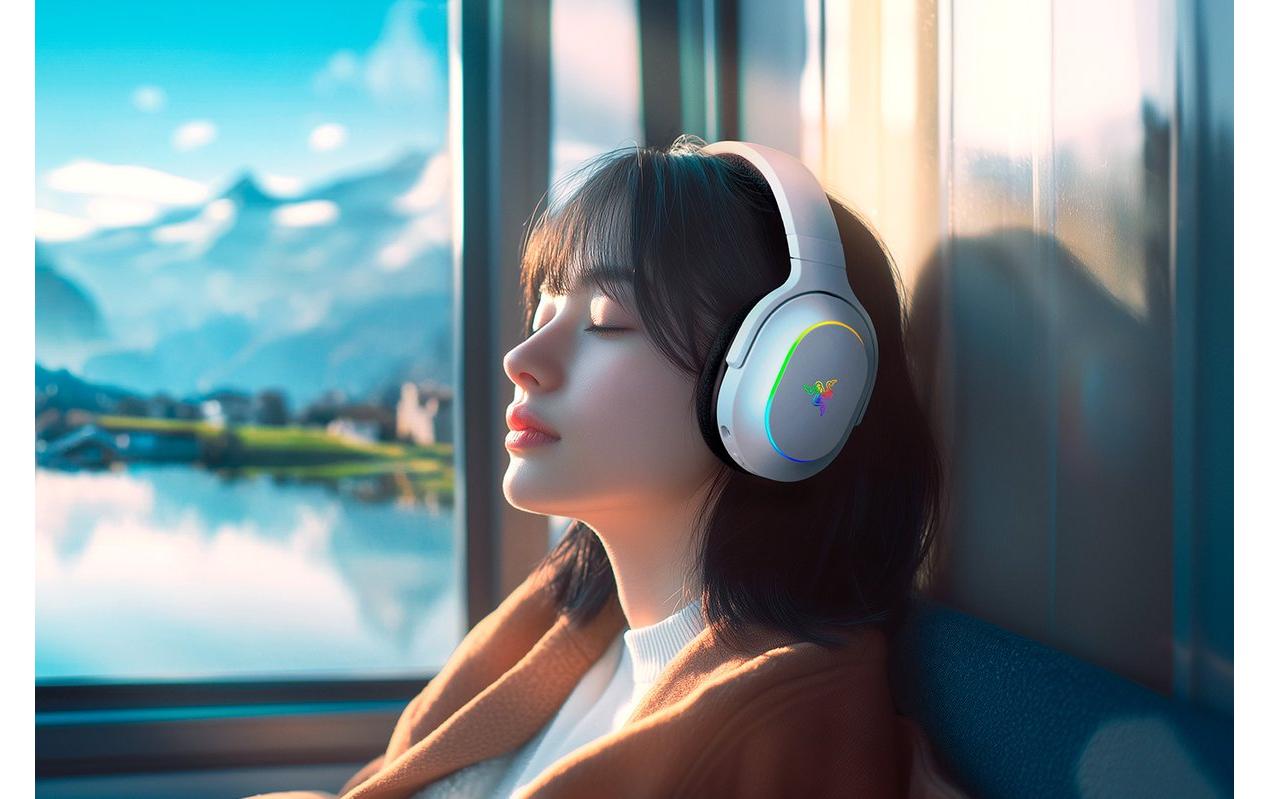 Razer Barracuda X Chroma Gaming-Headset – Over-Ear, Stereo, BT, mit USB-C-Dongle, Weiss