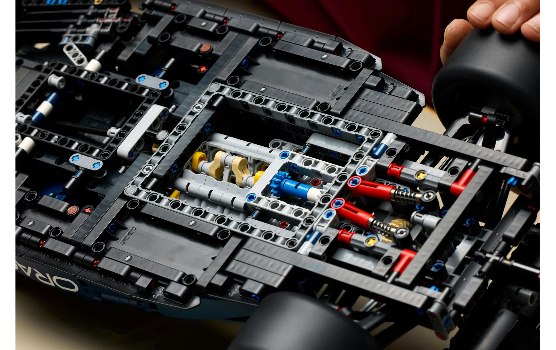 LEGO Technic Oracle Red Bull Racing RB20 F1 – 1639 Teile – 37,8 × 10,3 × 55,5 cm – ab 18 Jahren