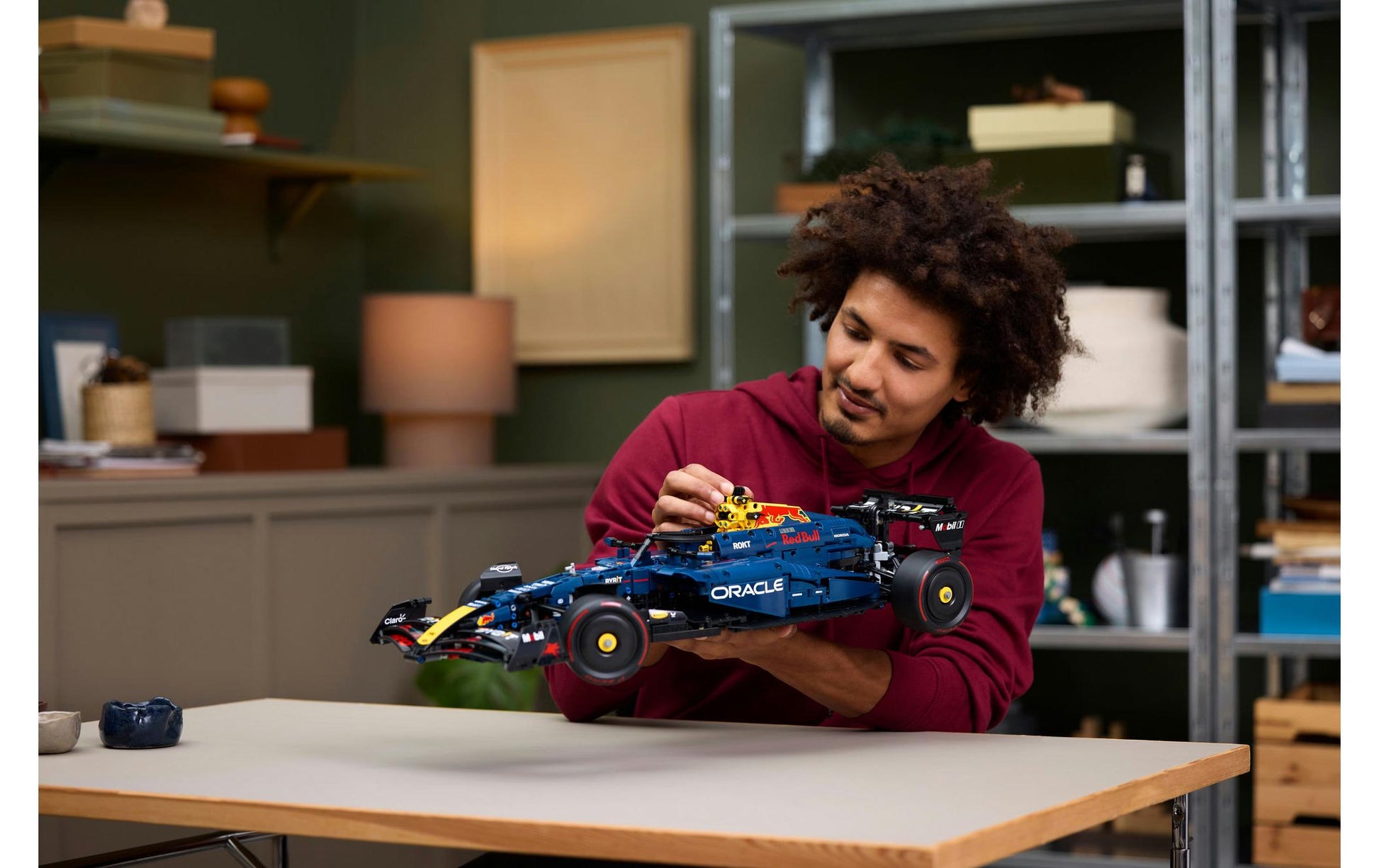 LEGO Technic Oracle Red Bull Racing RB20 F1 – 1639 Teile – 37,8 × 10,3 × 55,5 cm – ab 18 Jahren