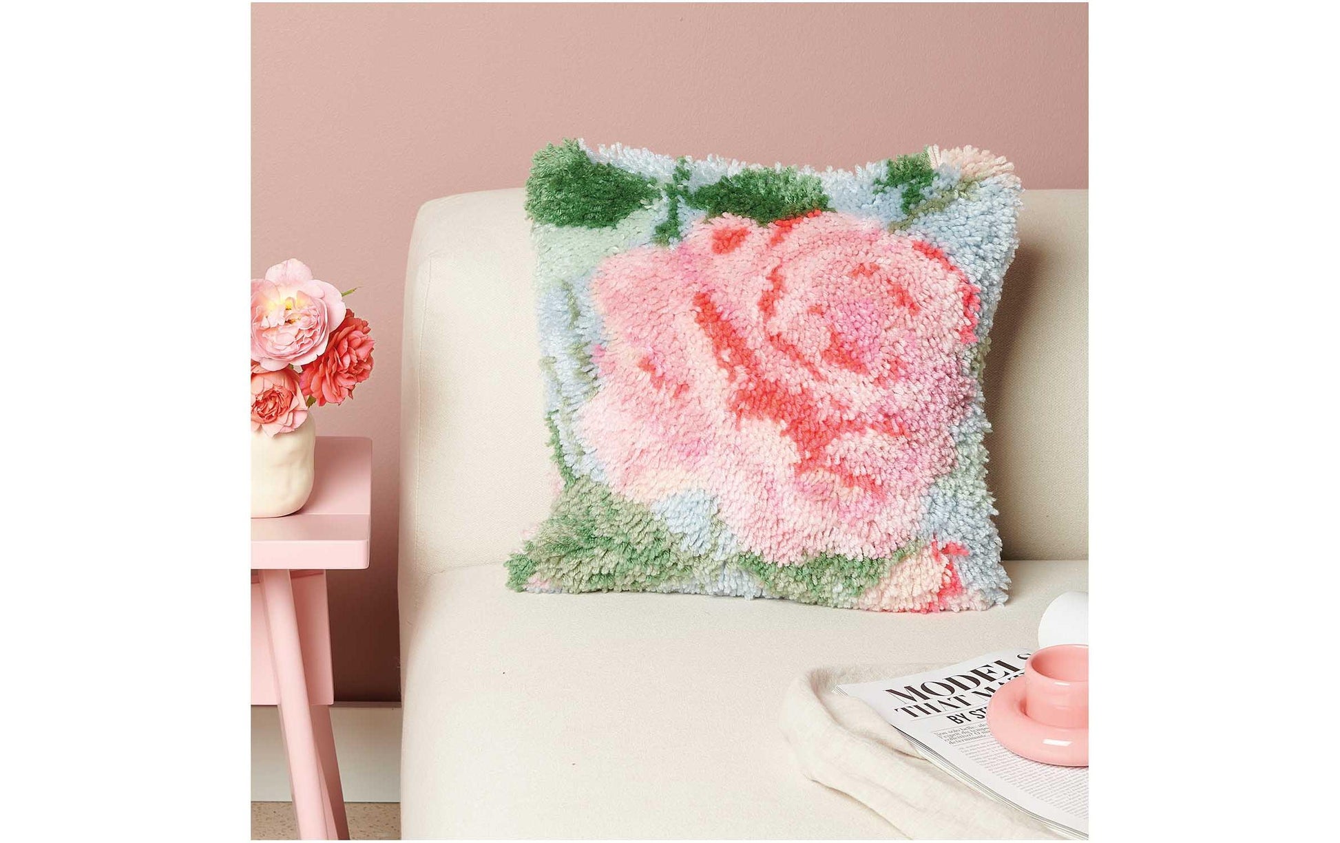 Rico Design Hooki Hooki – Knüpfset – Kissen Rose – 40 × 40 cm – ab 8 Jahren