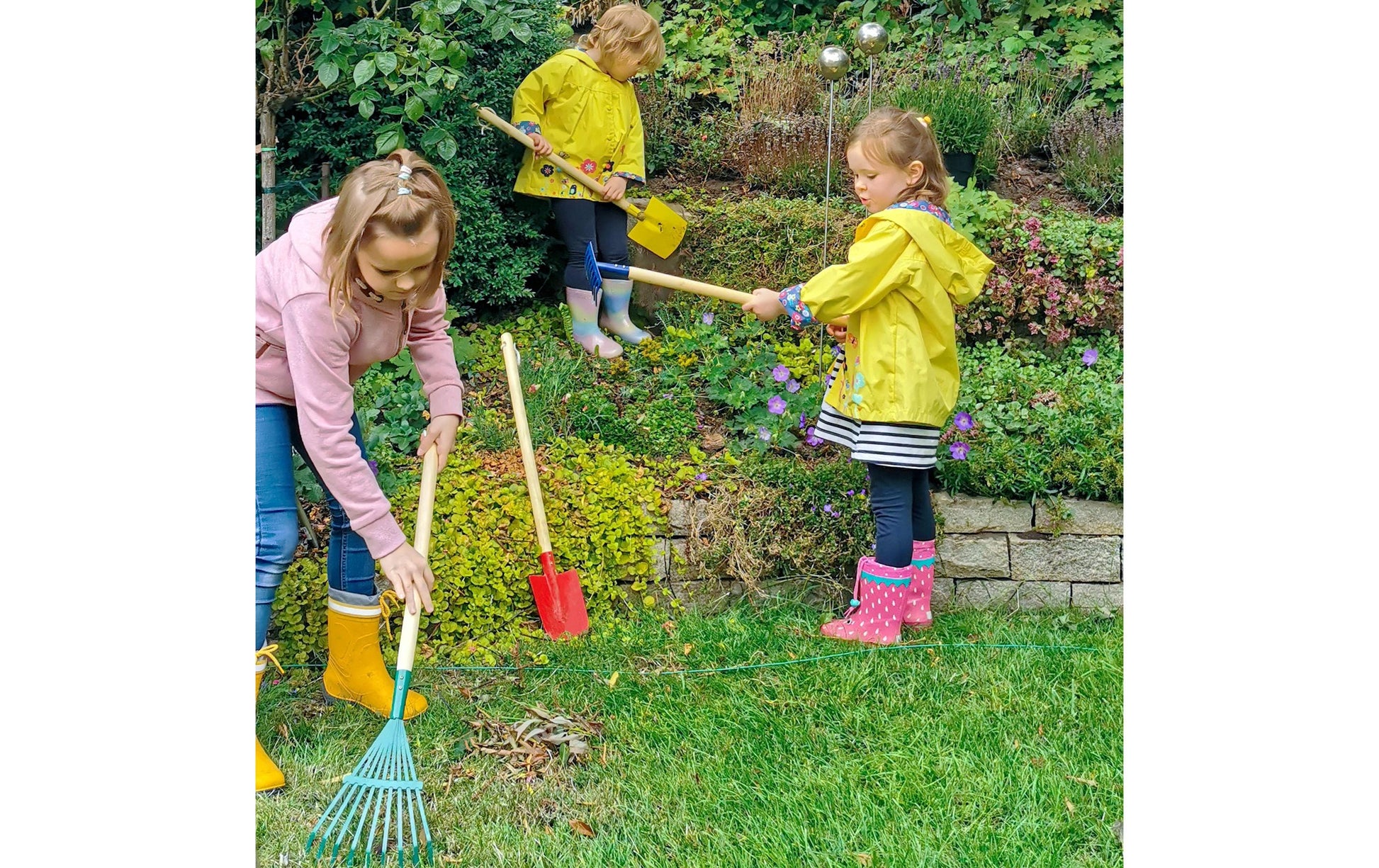Small foot Sandspielzeug-Set – 4-teilig – ab 3 Jahren – Metall, Holz – Mehrfarbig