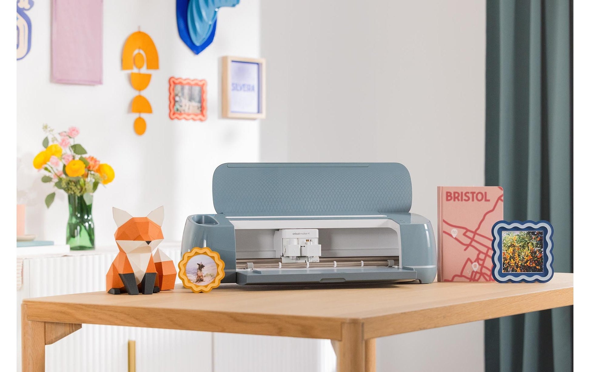 Cricut Schneideplotter Maker 4 Essential – max. Breite 297 mm, 2,4 mm, Grün