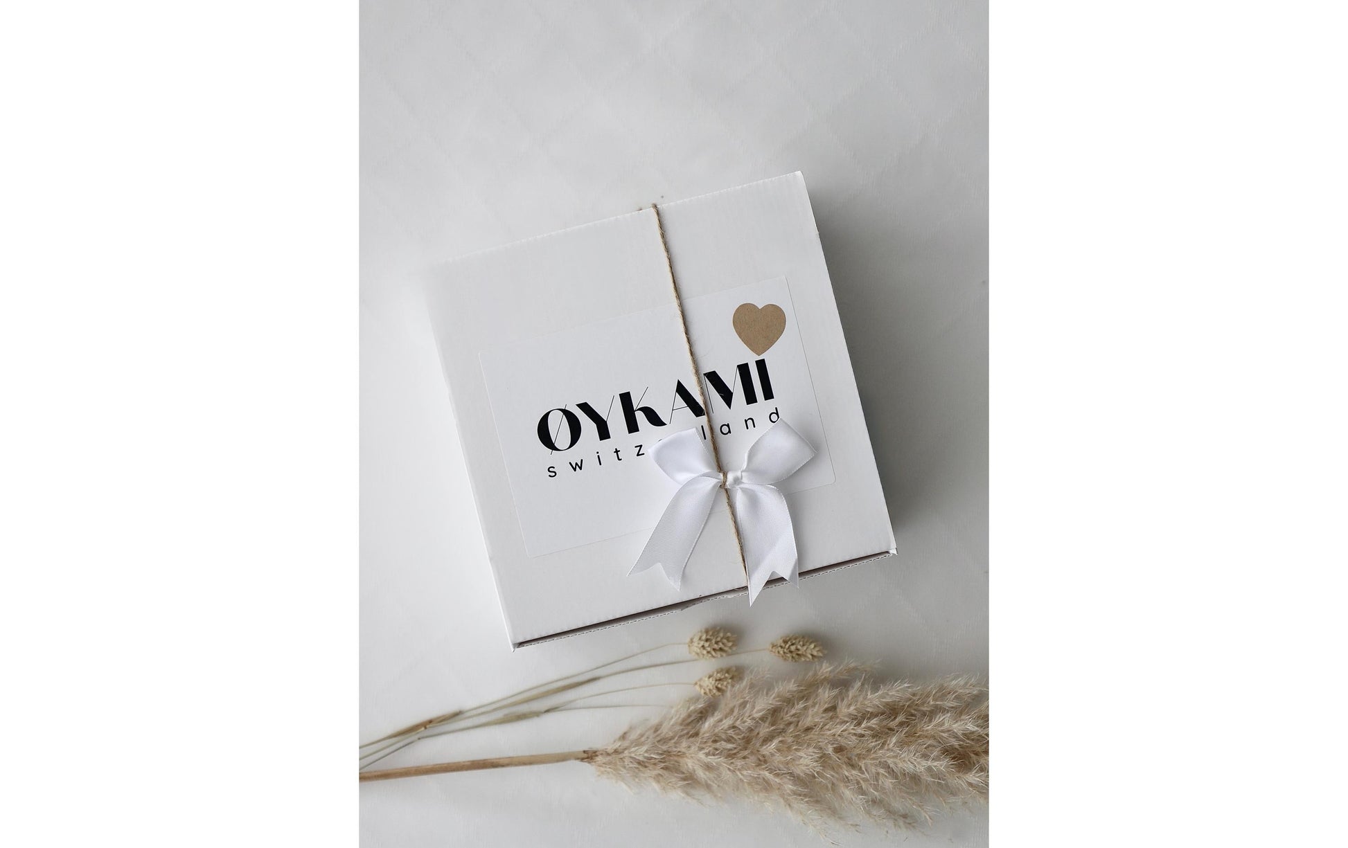 OYKAMI Aspen Geschenkbox – Holz, Baumwolle – Blau/Weiss/Beige – ab 0 M