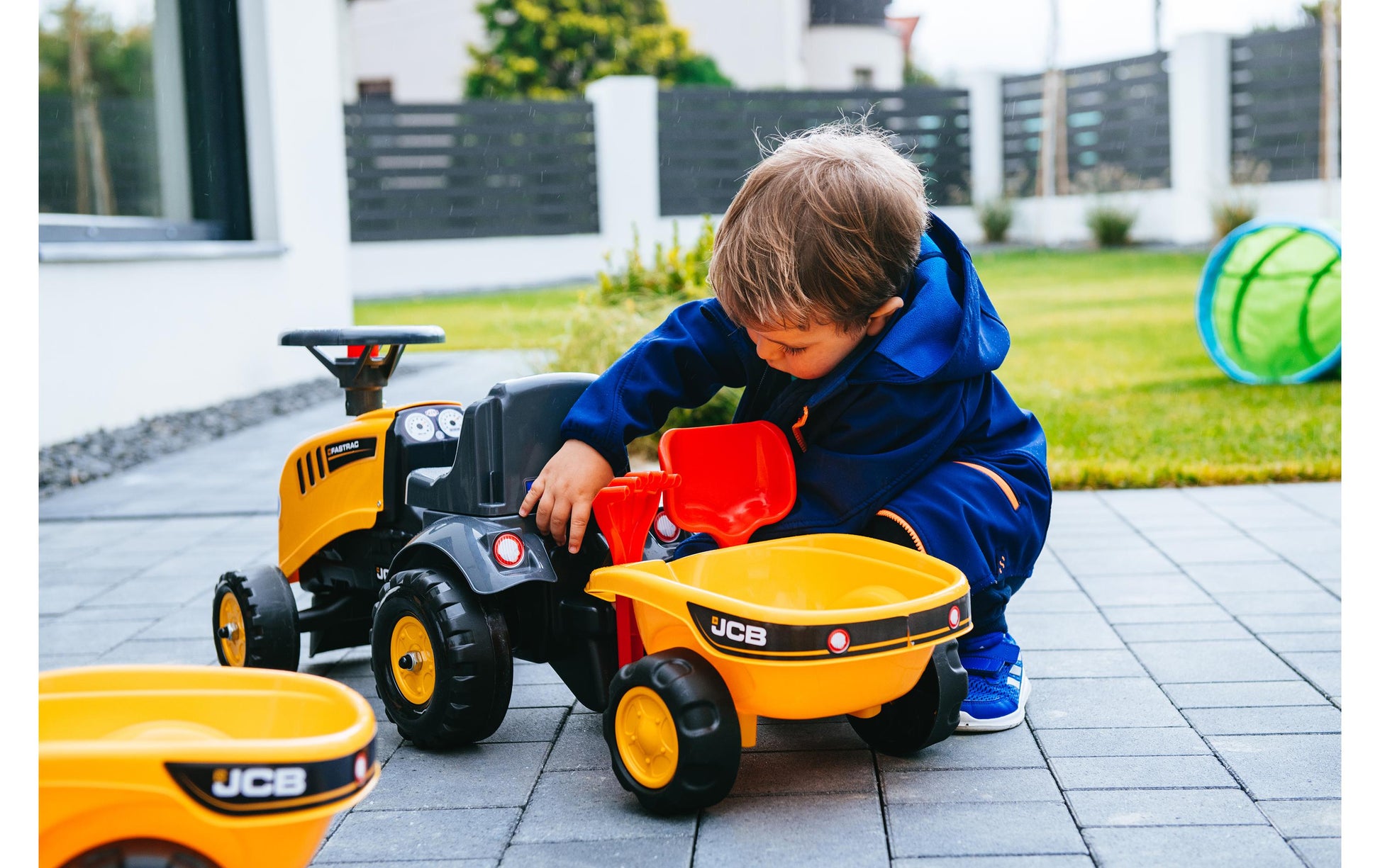 Falk 215C Aufsitztraktor mit Anhänger – 91,0 × 37,0 × 34,0 cm – gelb/schwarz – ab 1 Jahr
