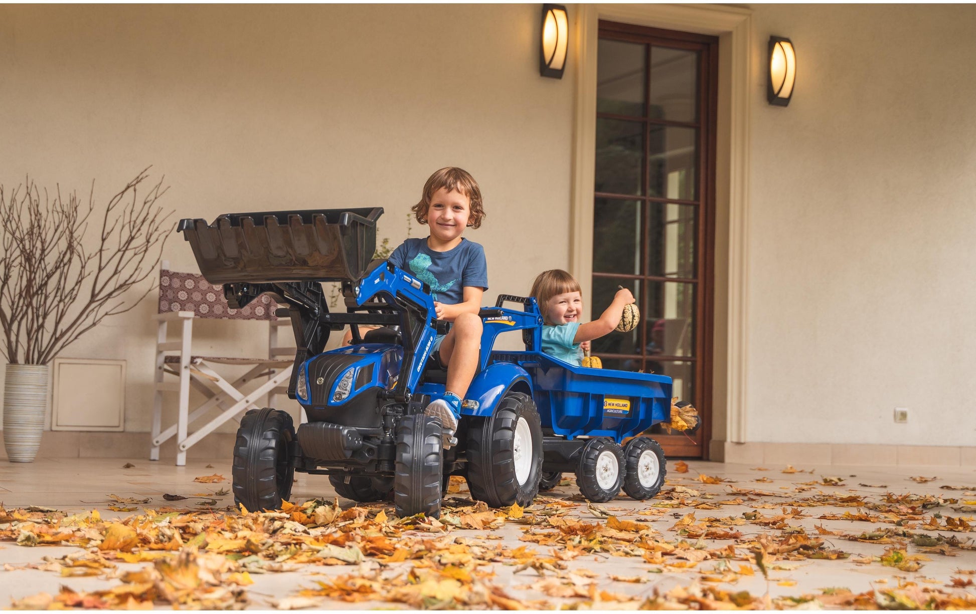 Falk New Holland 3090W Aufsitztraktor – mit Anhänger – 53 × 70 × 58 cm – ab 3 J. – schwarz/blau