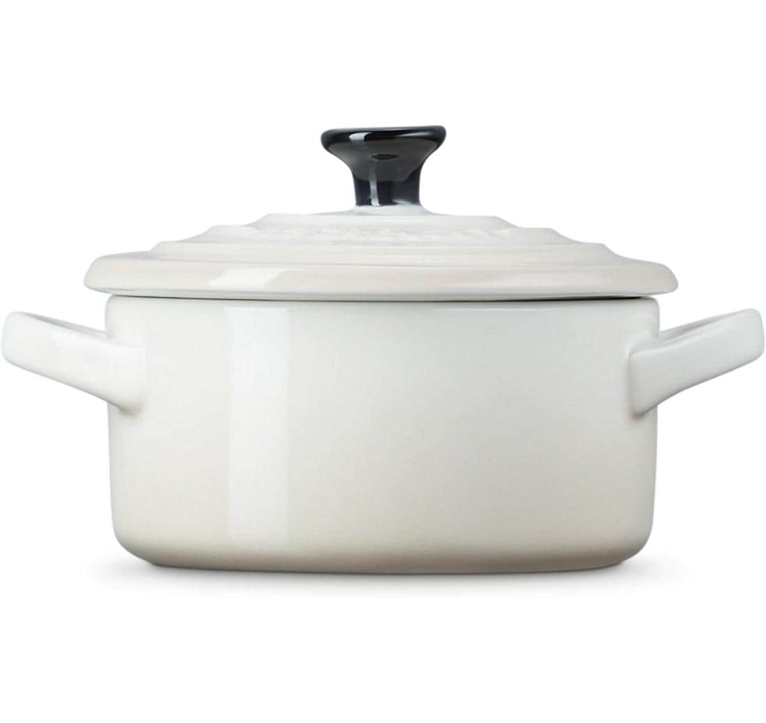Le Creuset Mini-Kasserolle Petite Kasserolle – 250 ml, 13,8 × 4,4 × 8,1 cm, Steingut/Emaille, Weiss, mit Deckel