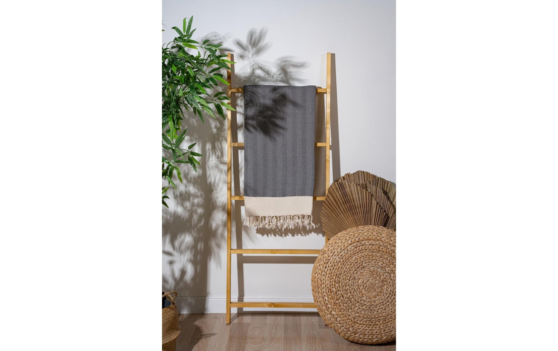 Foutastic Strandtuch Baliksirti – 90 × 180 cm, Anthrazit/Beige, 90% Baumwolle/10% Polyester