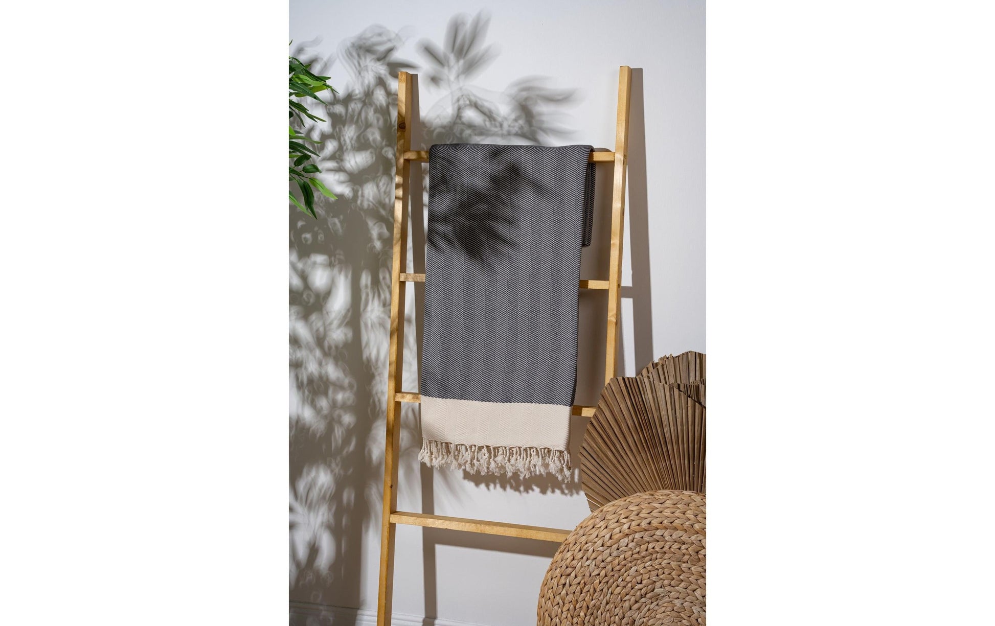 Foutastic Strandtuch Baliksirti – 90 × 180 cm, Anthrazit/Beige, 90% Baumwolle/10% Polyester
