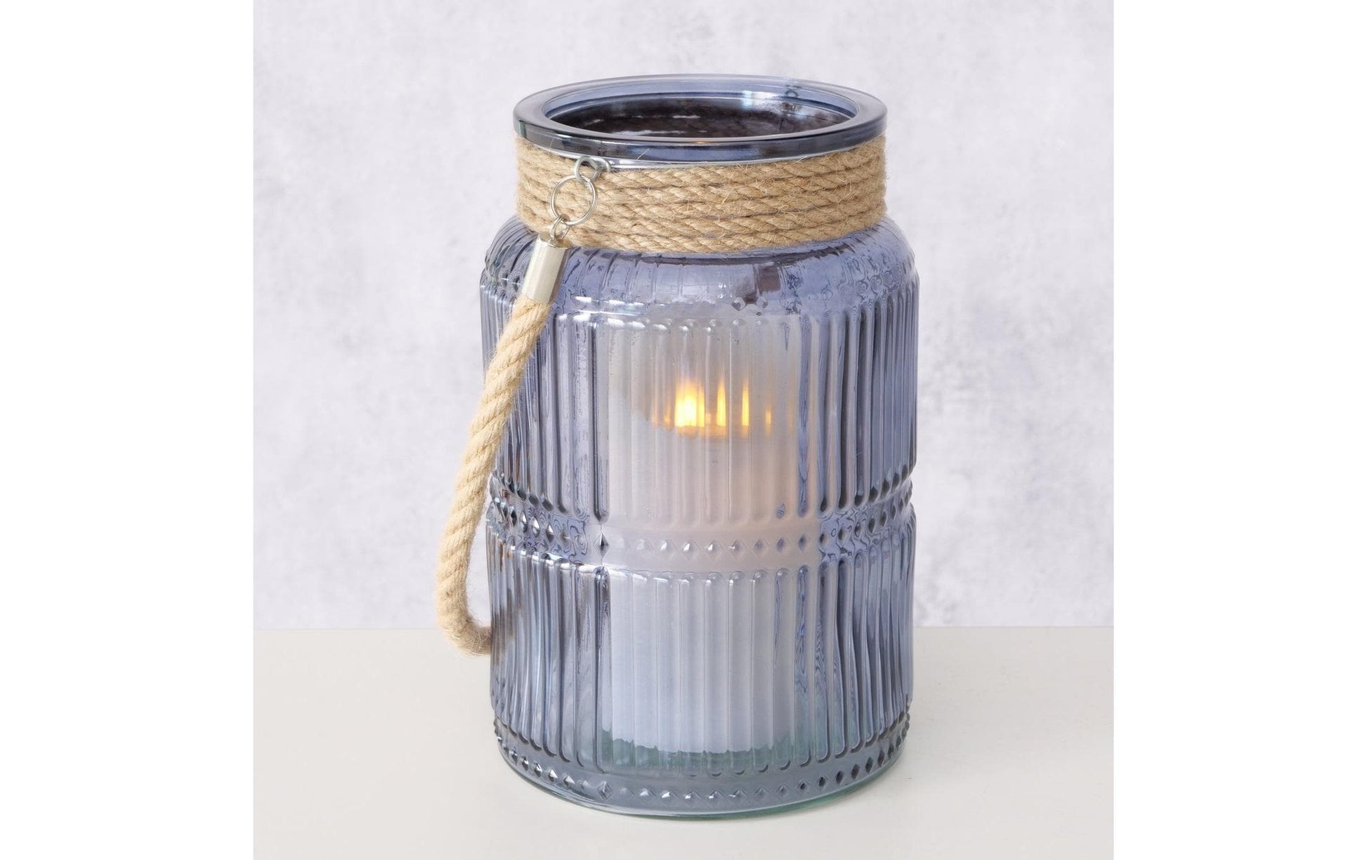 Boltze Windlicht – Glas & Jute & Textil, blau – Ø 13,5 × 21 cm