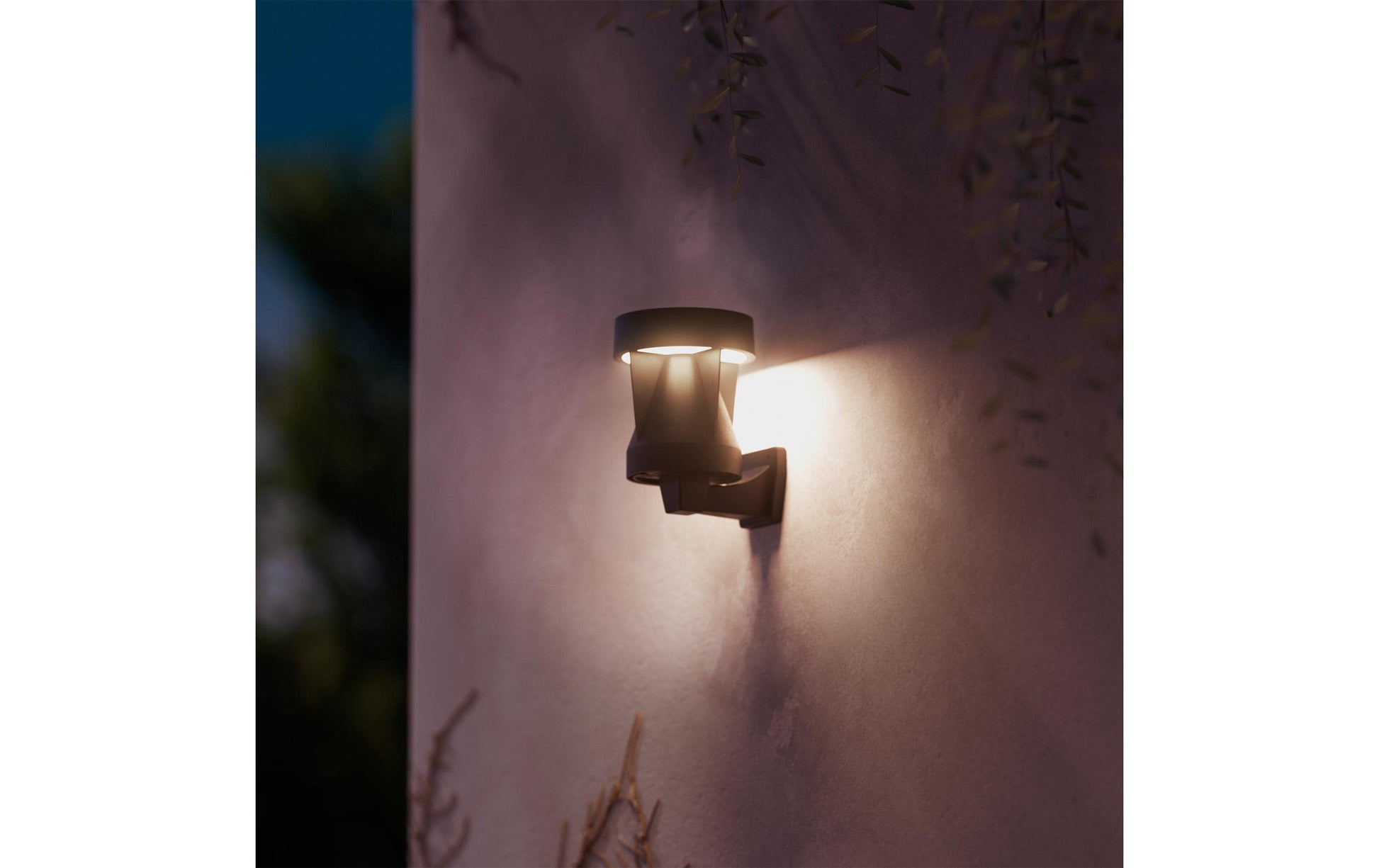 Philips by Signify Philips Aussenwandleuchte – Warmweiss, 2700 K – IP44 – Solarbetrieb – Bewegungsmelder – Schwarz, Kunststoff
