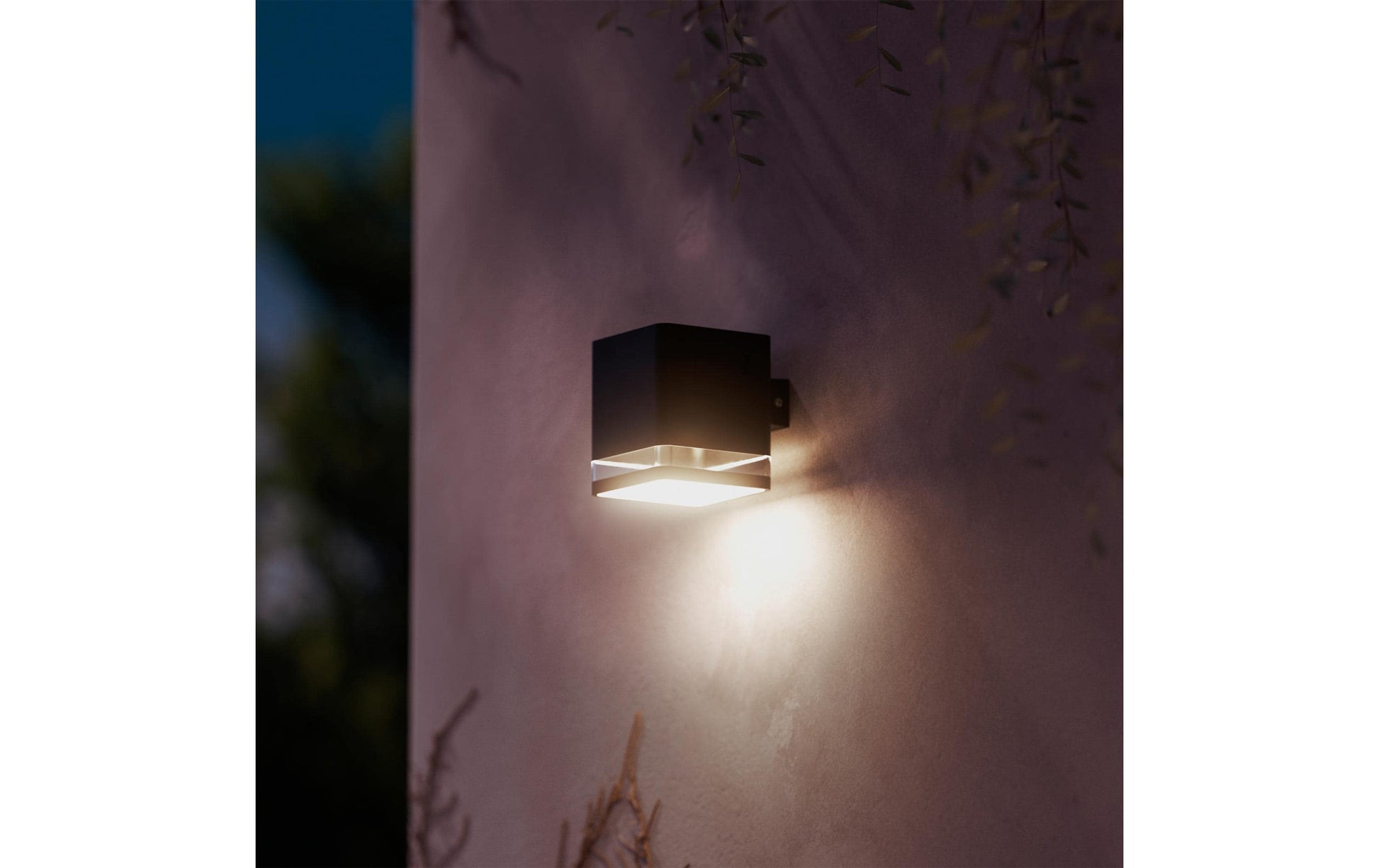 Philips by Signify Philips Aussenwandleuchte – Warmweiss, 2700 K, IP44, Solarbetrieb, Dämmerungsautomatik, Schwarz, Kunststoff
