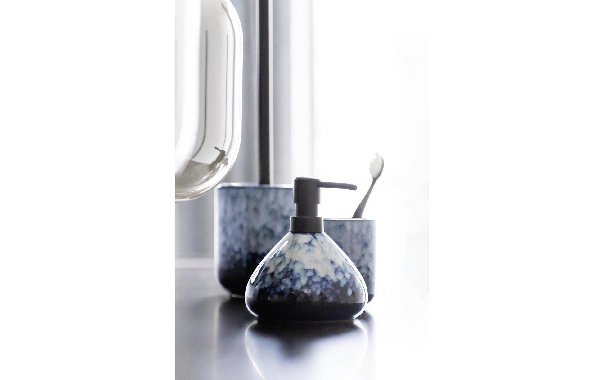 WENKO Zahnbürstenhalter Rosali – 7,5×7×9,5 cm, Keramik, Blau