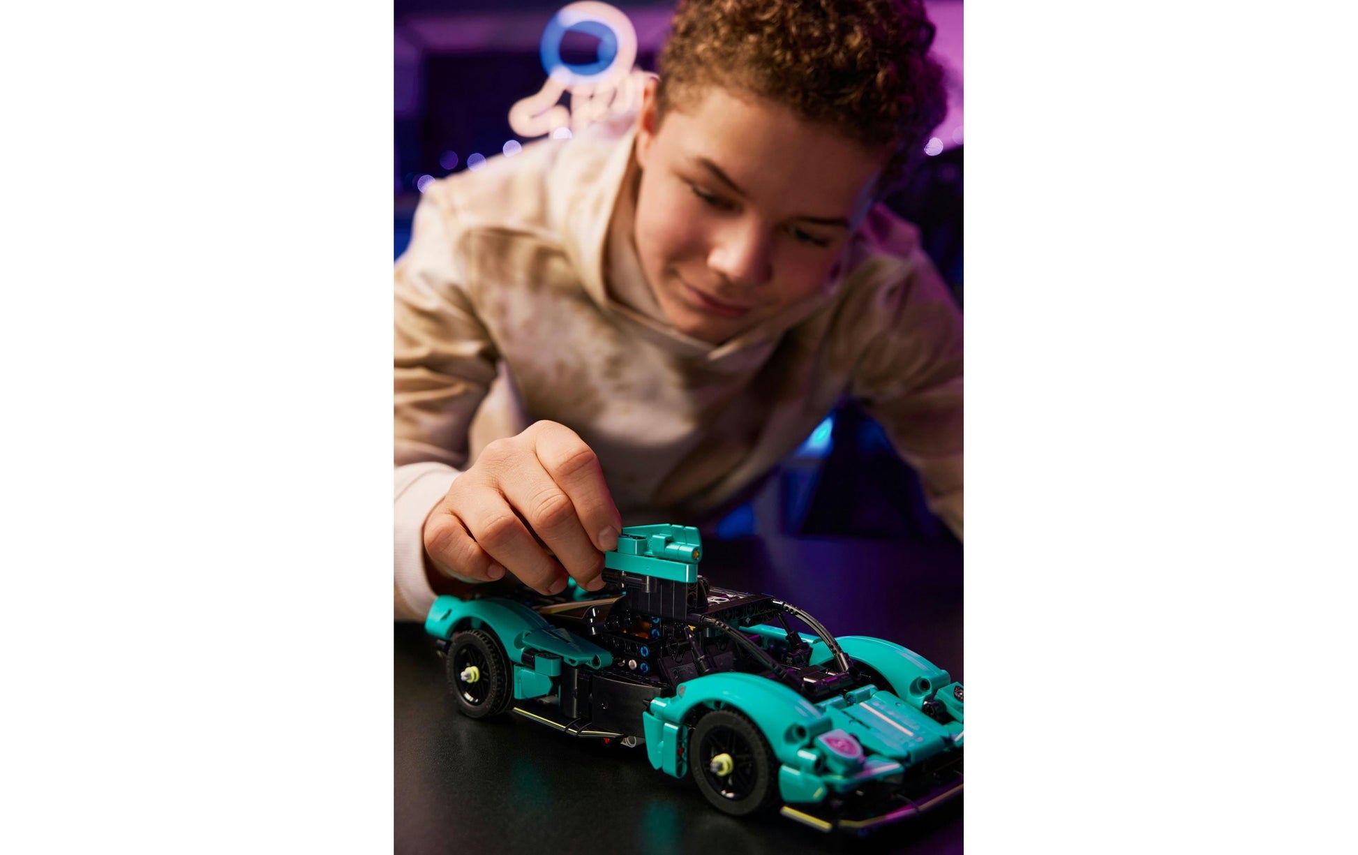 LEGO Technic Aston Martin Valkyrie 3D-Puzzle – 707-teilig – 26,2 × 7,1 × 38,2 cm – ab 9 J.