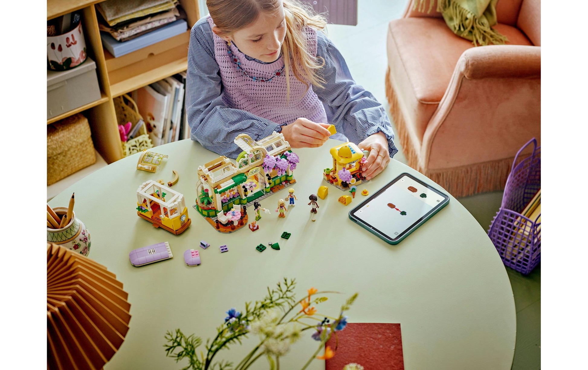 LEGO Friends Pflanzencafé und Blumenkiosk Bauset – 1138-teilig – 28,2×7,2×45,6 cm – ab 9 J.