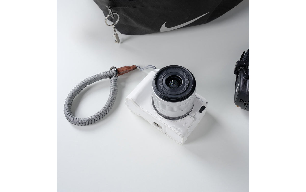 SmallRig 5431 Leder Halbgehäuse Set Kamerahülle – Aluminium/Leder/Nylon – für Canon EOS R50 V – Weiss