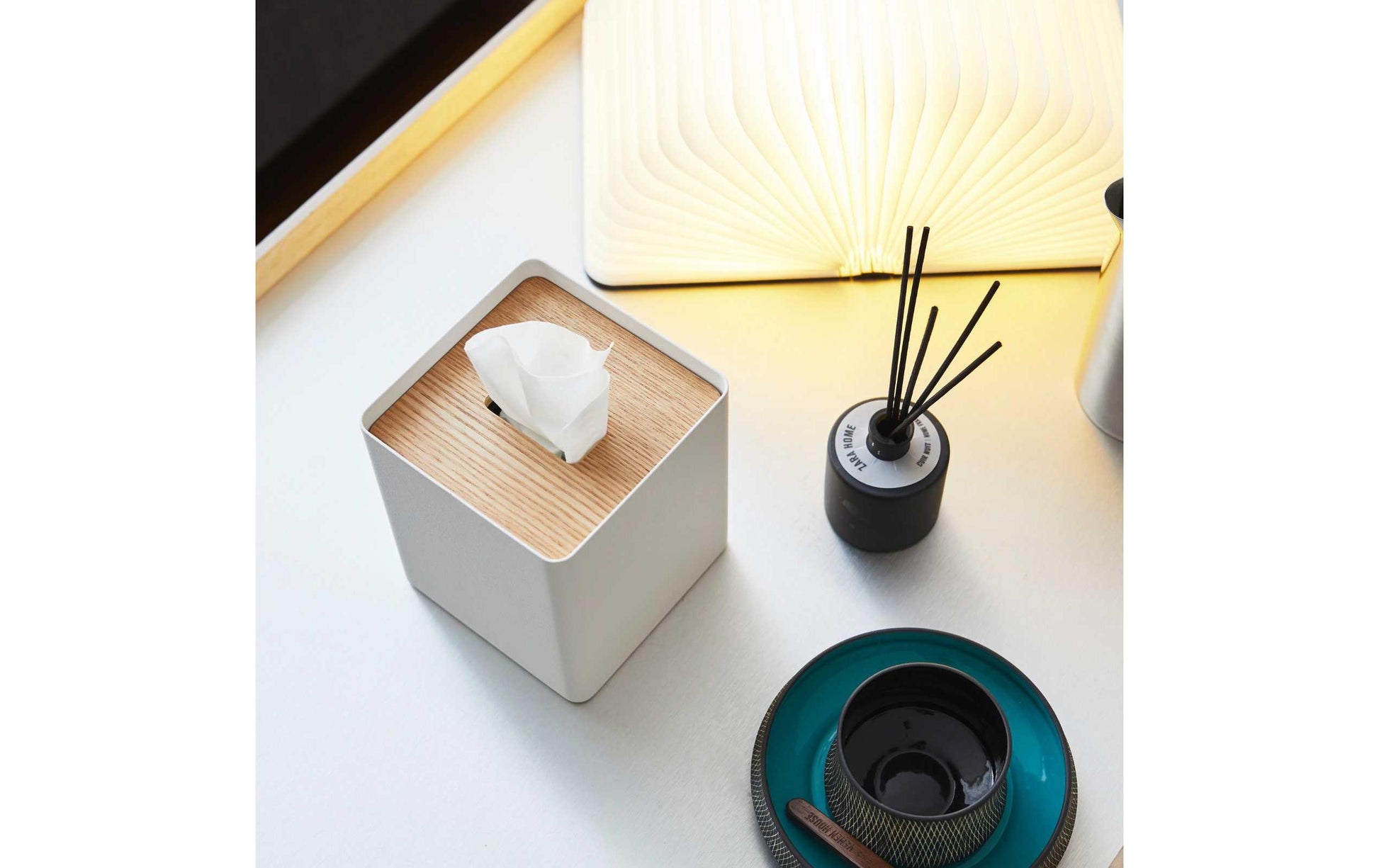 Yamazaki Kosmetiktuchbox – 13×13×15,5 cm, Stahl/Sperrholz, freistehend, Weiss