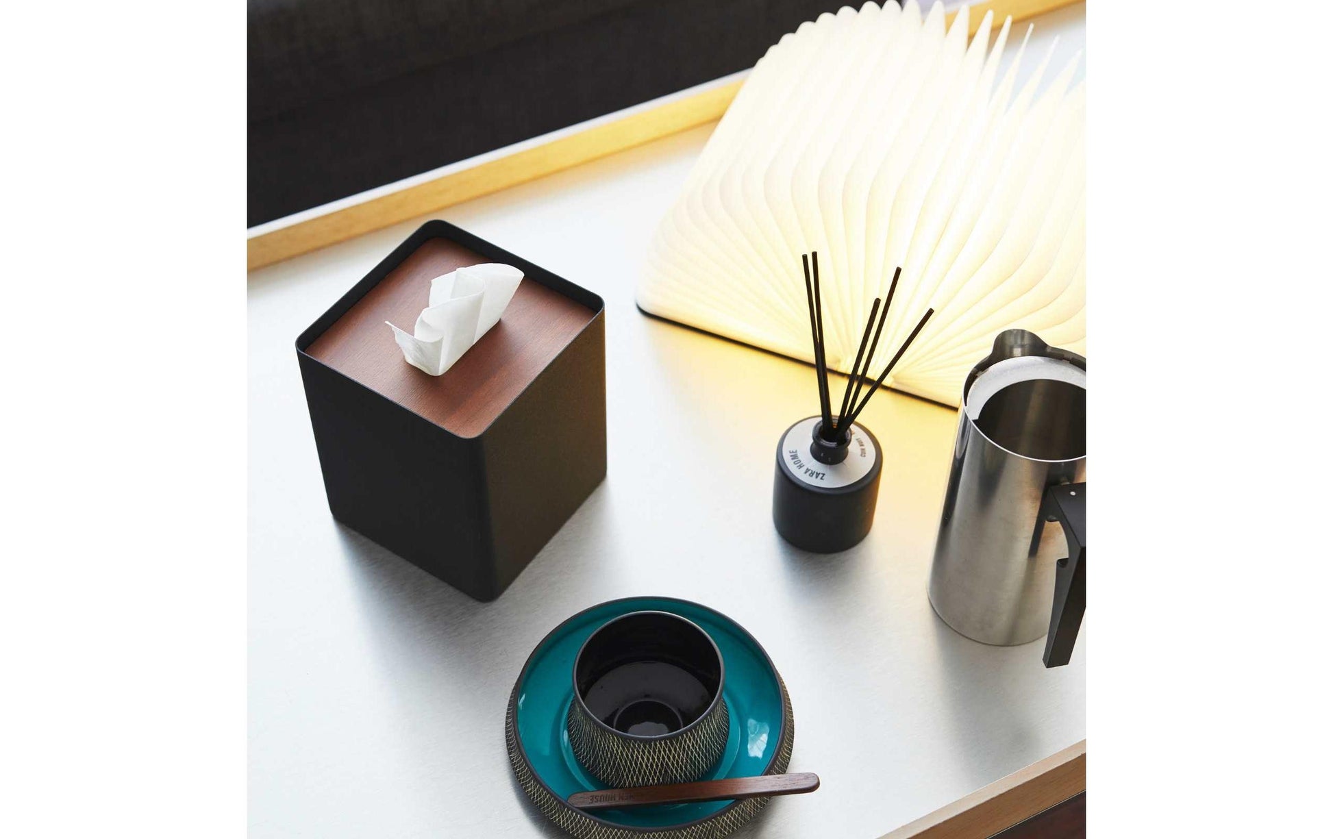 Yamazaki Kosmetiktuchbox YA05179 – freistehend, Metall/Sperrholz, 13×13×15,5 cm, Schwarz