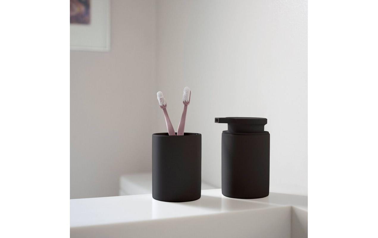 Zone Denmark Karma Zahnbürstenhalter – Ø7,6×10 cm, Steingut, Schwarz