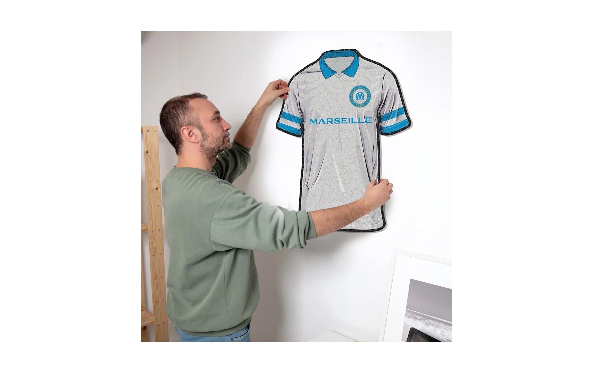 Iconic Puzzles Olympique Marseille – Trikot – Logikspiel, 1 Spieler, ab 10 Jahren, mehrsprachig
