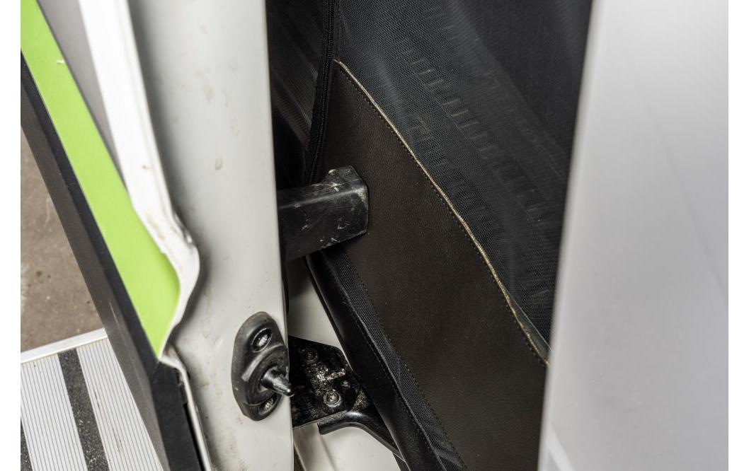 VanQuito Insektenschutznetz – Schwarz – Magnet-Reissverschluss – für VW (Beifahrerseite rechts)