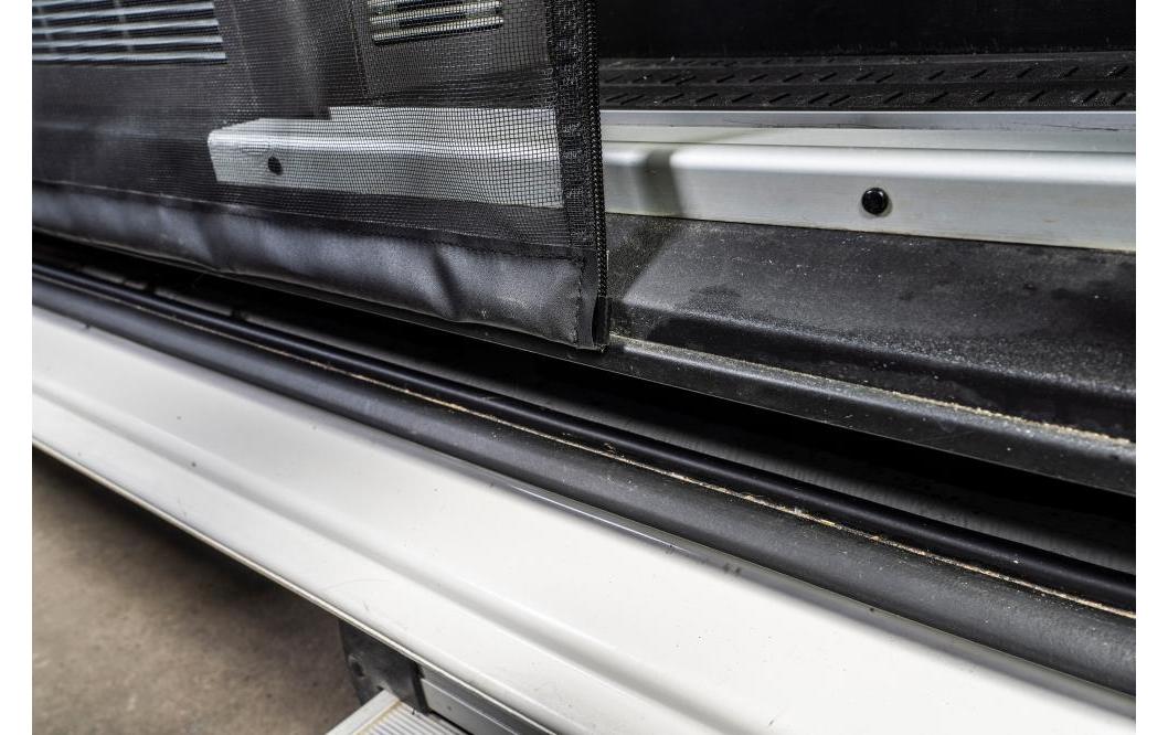 VanQuito Auto-Moskitonetz, Magnetreissverschluss – für VW (Beifahrerseite rechts) – Schwarz – Glasfaser/PVC