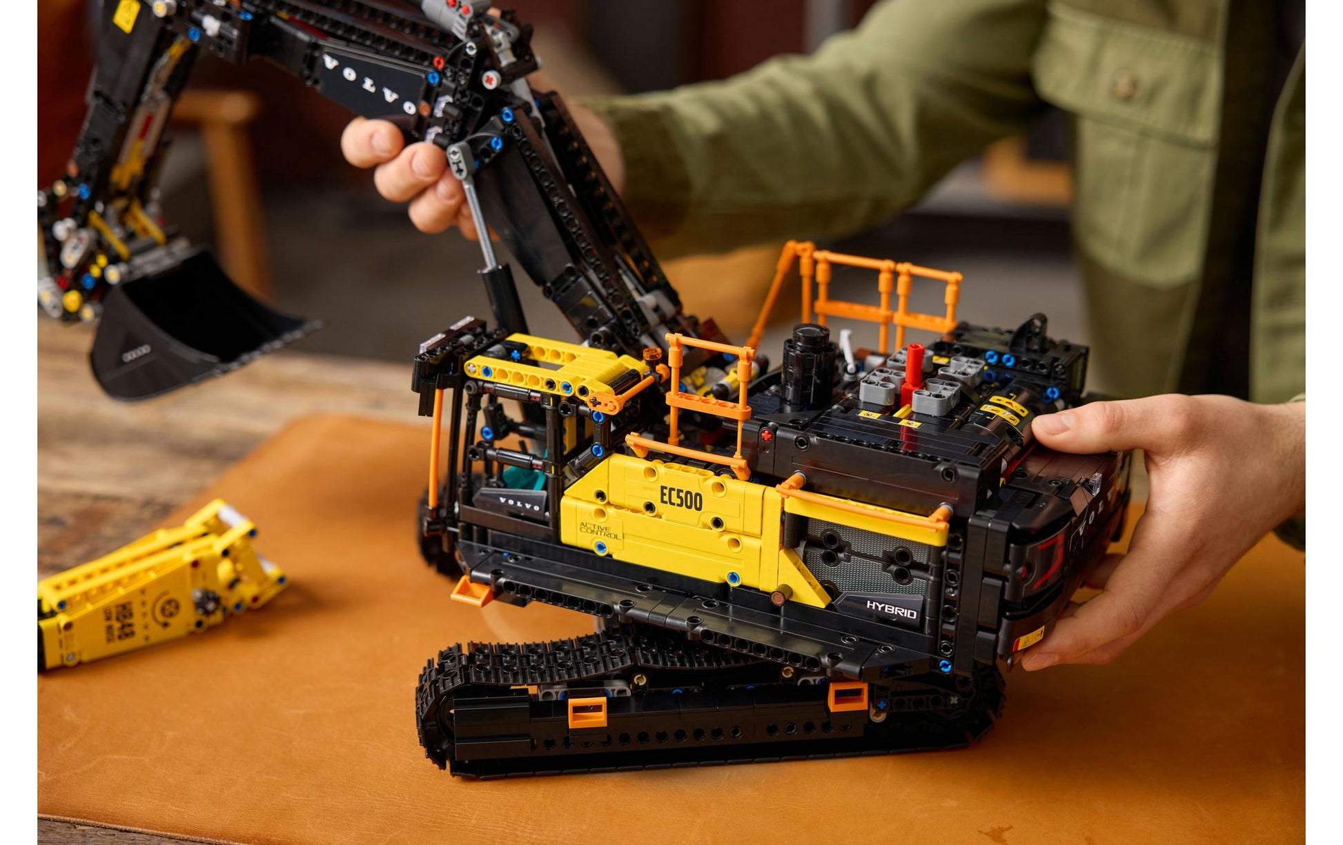 LEGO Technic Volvo EC500 Hybrid Bagger – 2359-teilig – ab 18 J.