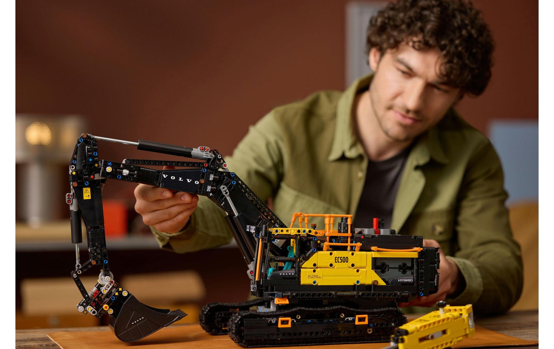 LEGO Technic Volvo EC500 Hybrid Bagger – 2359-teilig – ab 18 J.