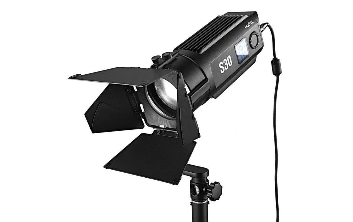 Godox S30 LED-Fokussierleuchte – 11300 lm, 5600 K, 30 W, CRI 96 – Akku/Gleichstrom – Schwarz