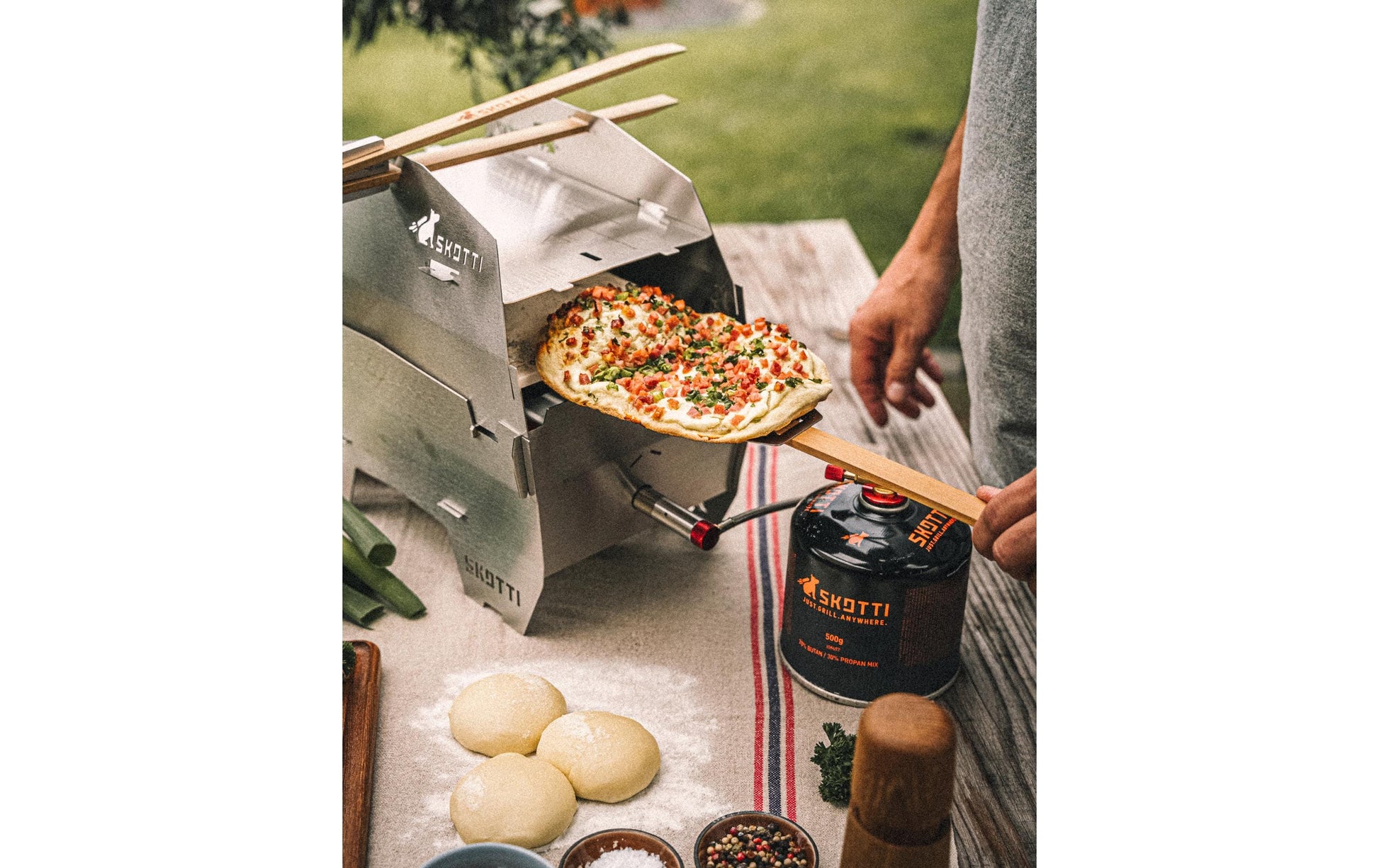 Skotti Pizzastein 24 × 16,5 × 1 cm, Stein/Edelstahl, Beige, für Grill