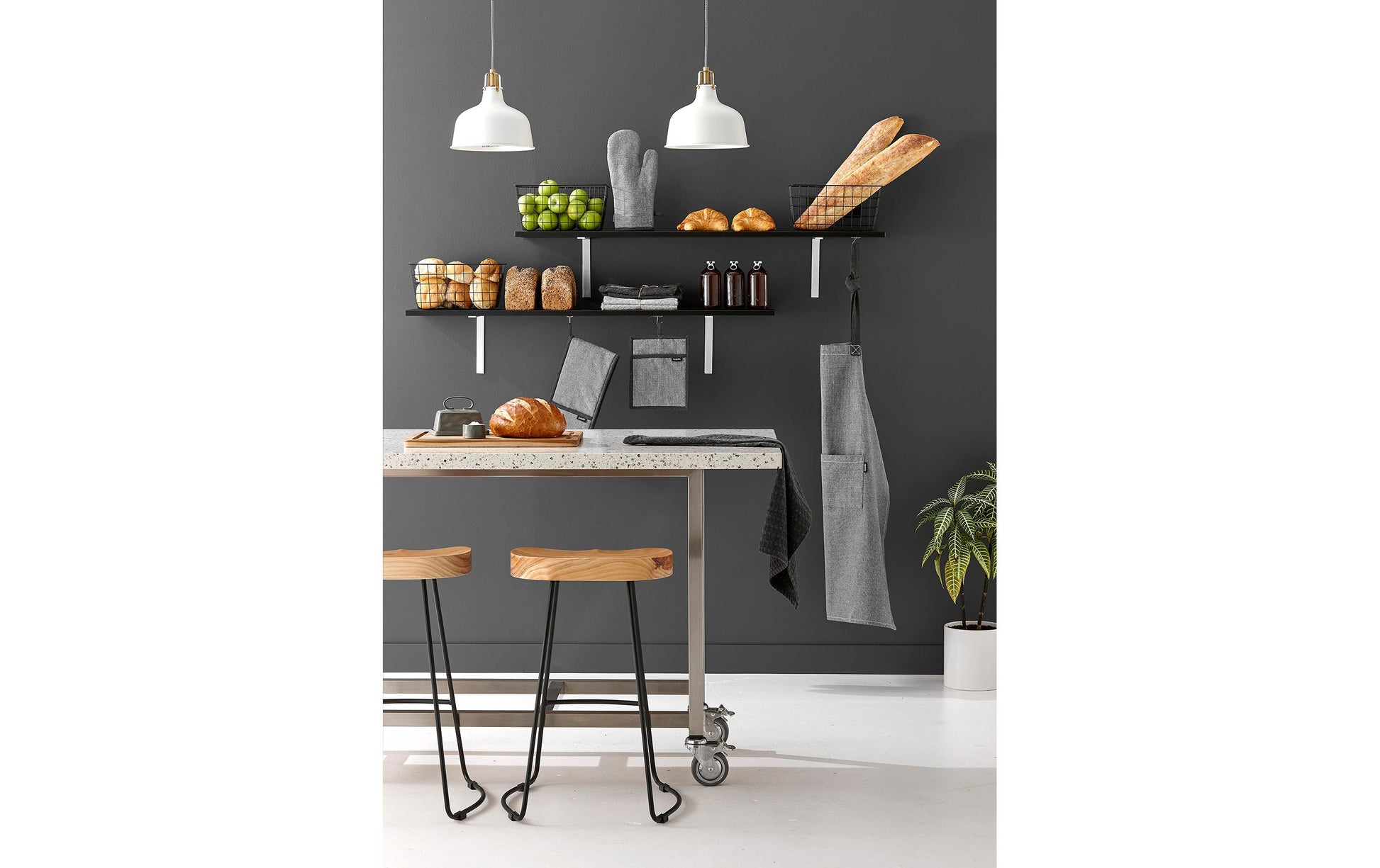 Ladelle Eco Recycled – Küchenschürze 70 × 89 cm, Polyester (PES)/Baumwolle (recycelt), schwarz