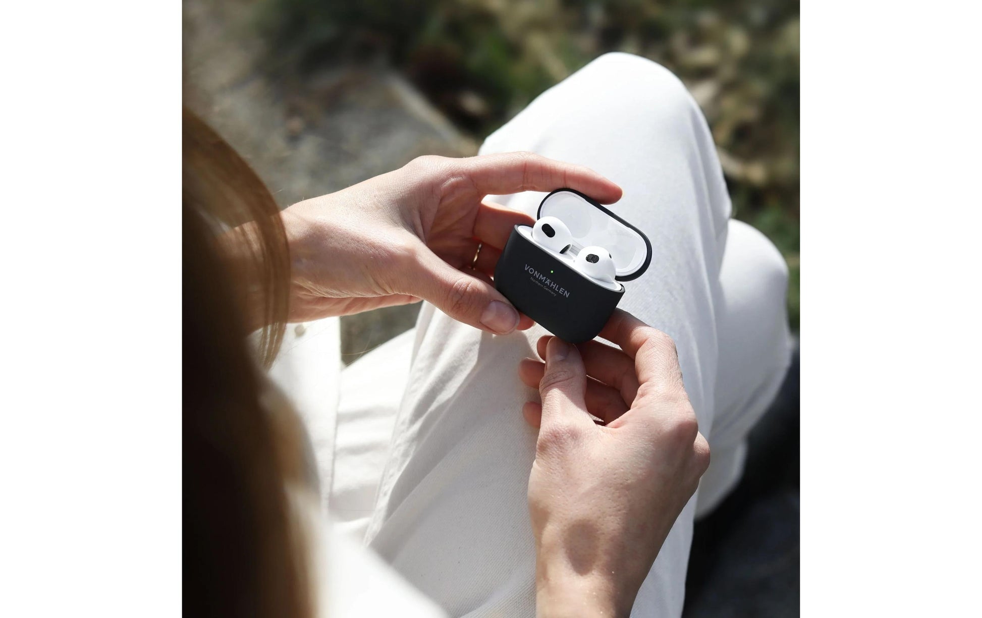 Vonmählen Thin Case – Schutzhülle – für Apple AirPods (4. Generation) – Schwarz