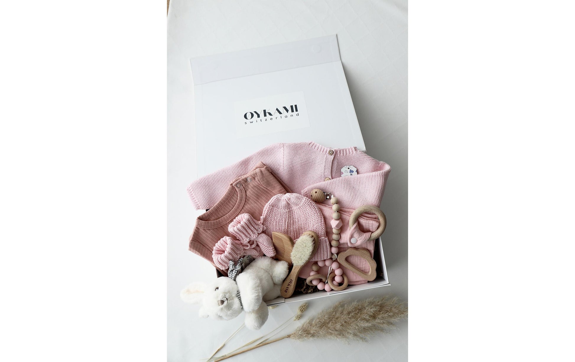 OYKAMI Geschenkbox Verona – rosa, weiss – Plüsch, Baumwolle, Holz – 280 × 350 × 110 mm