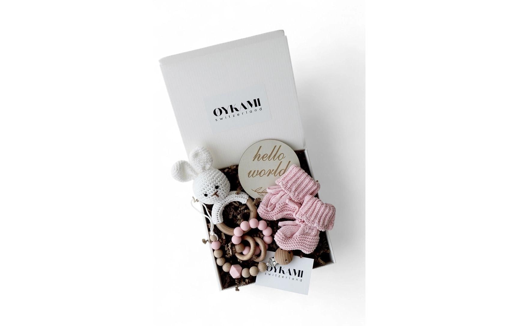 OYKAMI Plüschtier Hase – Geschenkbox mit Beissring, Schnullerkette – Rosa – ab 0 J.