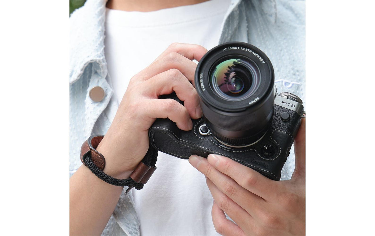SmallRig 3926 Handgelenkschlaufe – Leder/Mikrofaser, 26 cm × 29 mm – für Digitalkamera – Schwarz/Braun