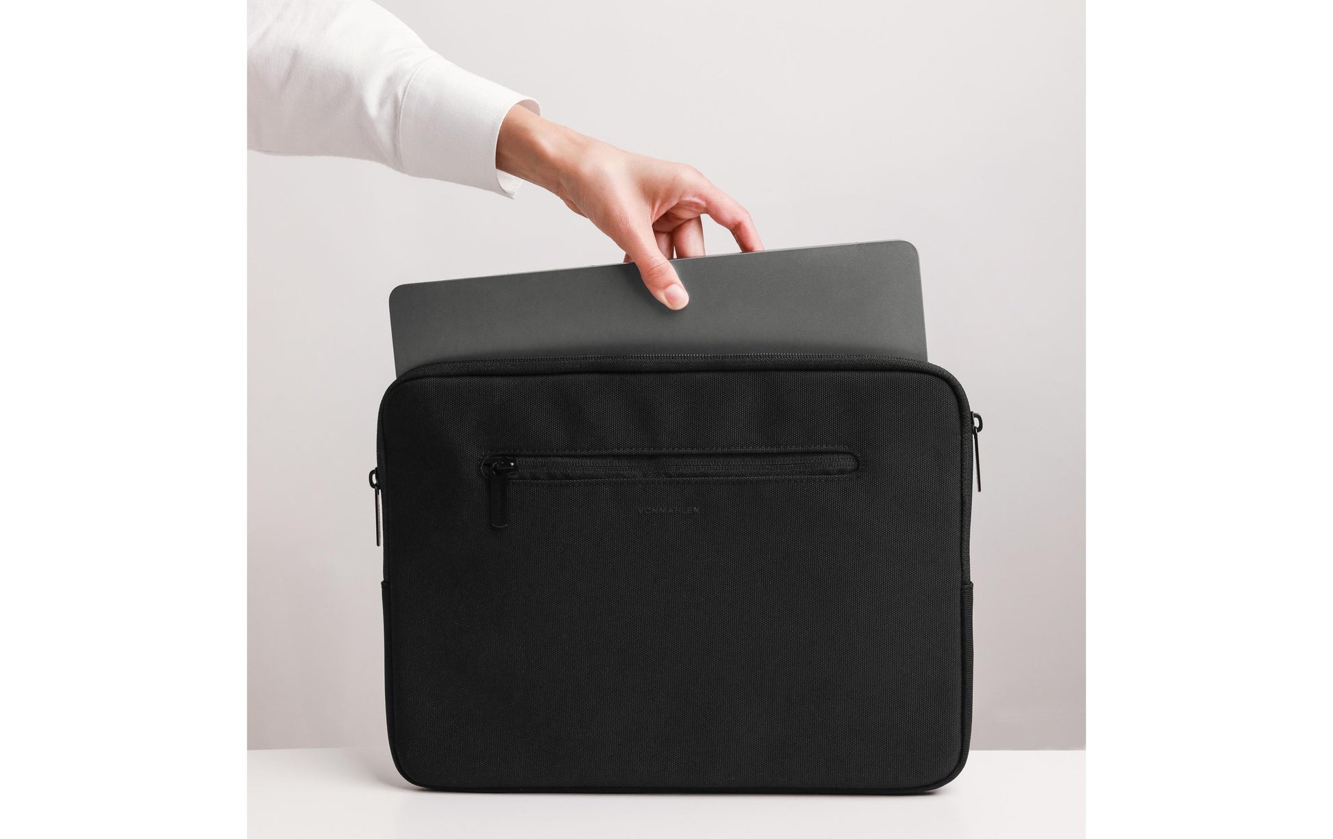 Vonmählen Notebook-Schutzhülle 16" – Schwarz
