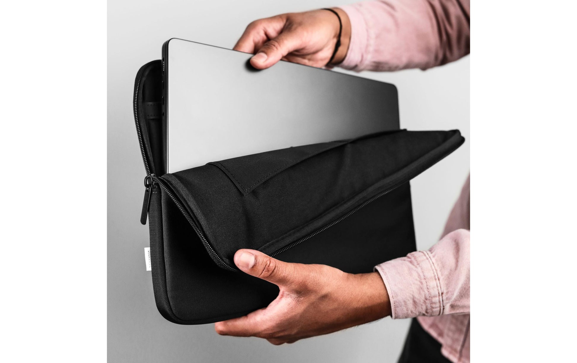 Vonmählen Soft Sleeve Notebook-Schutzhülle für MacBook 14" – Schwarz