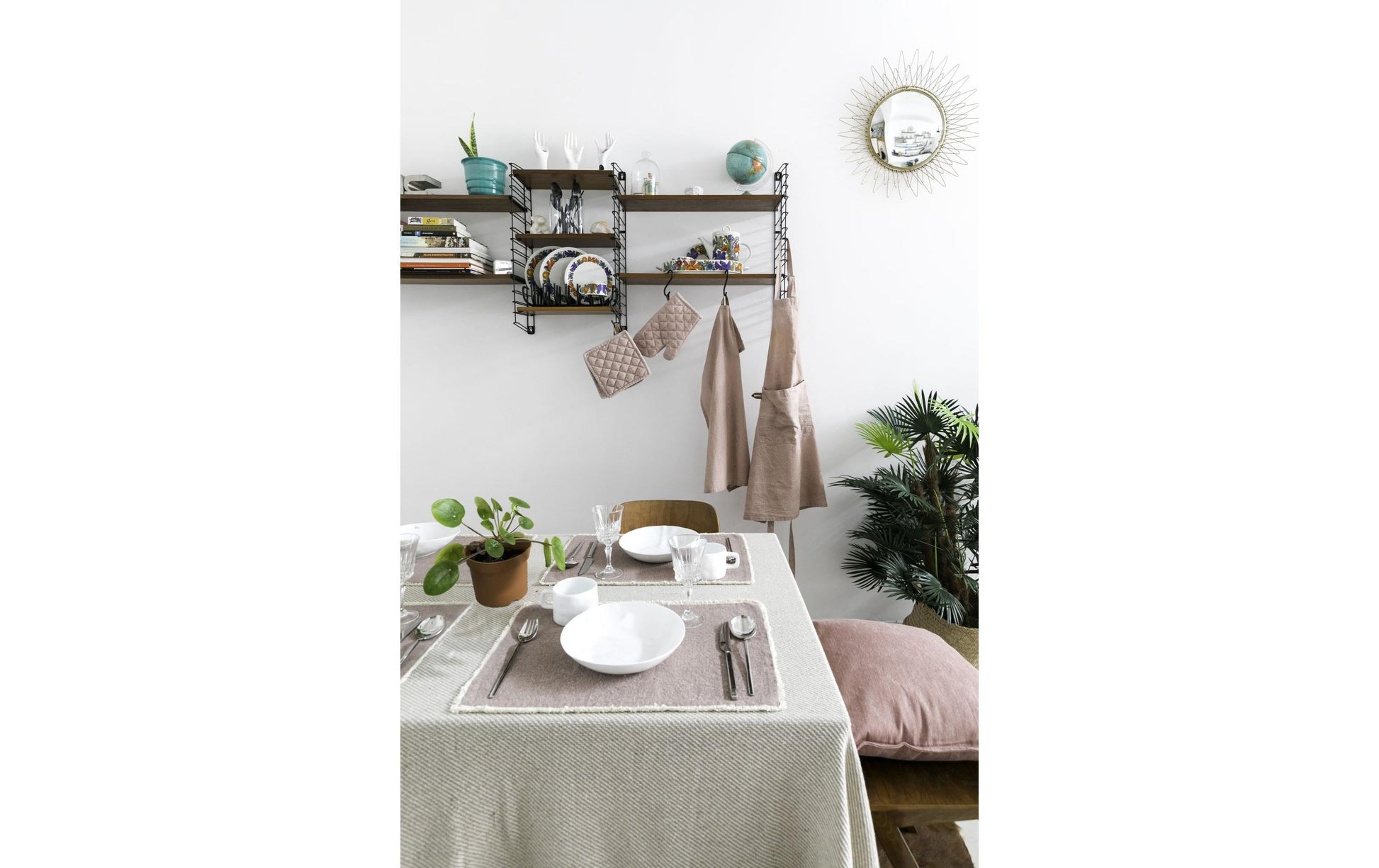 Tiseco Kochschürze Myrna – mit Tasche, maschinenwaschbar – Bio-Baumwolle – Rosa – 74 × 85 cm