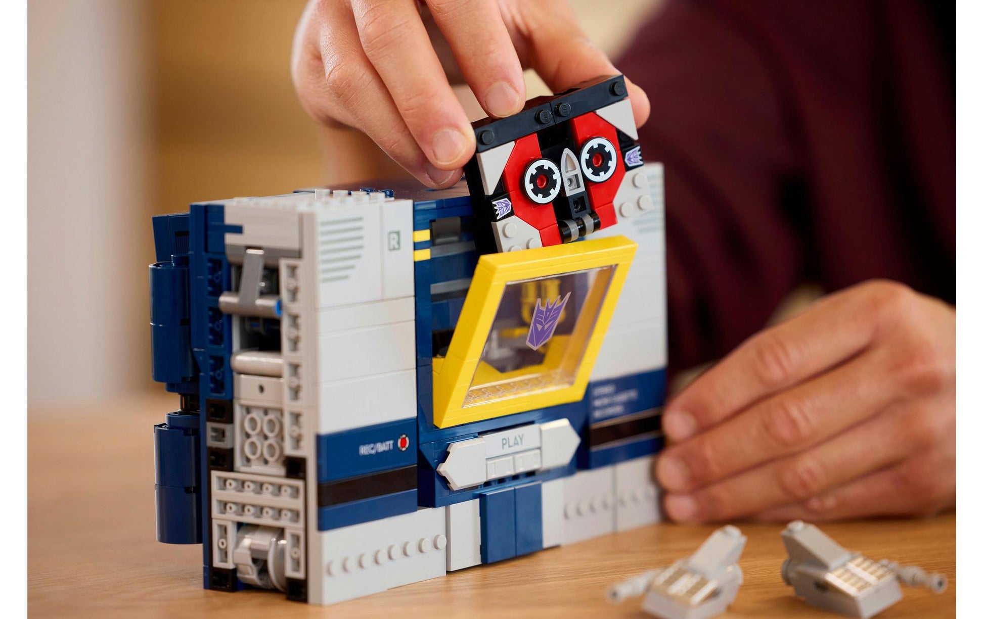 LEGO Icons Soundwave – 1505-teilig – 45,6×8,8×28,2 cm – ab 18 J.